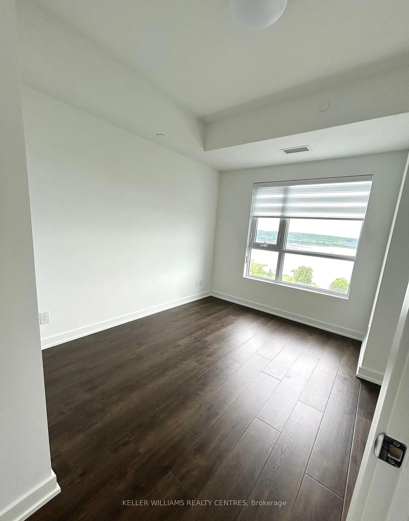 56 Lakeside Terrace, #909
