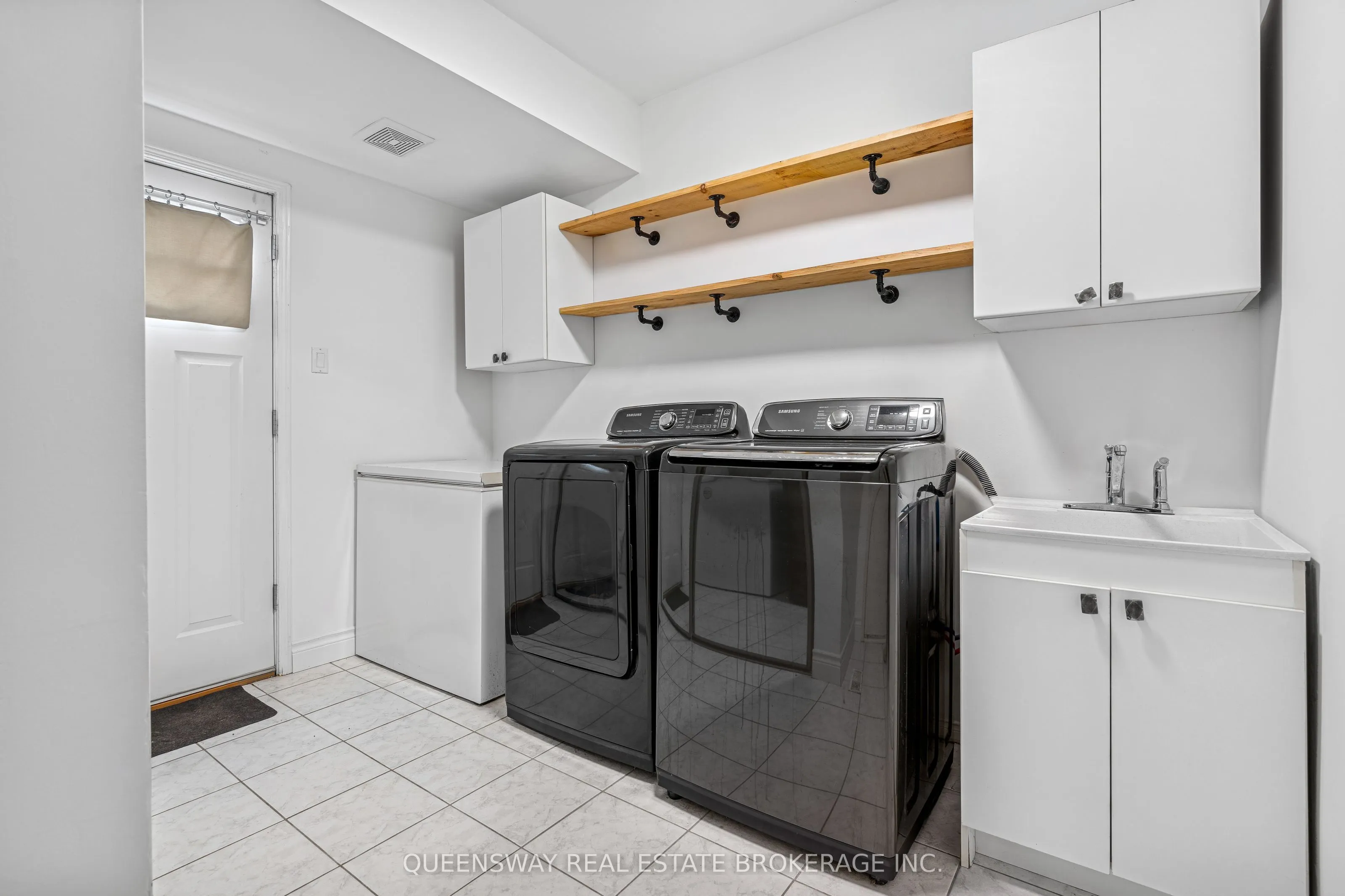 69 CITYVIEW Circle