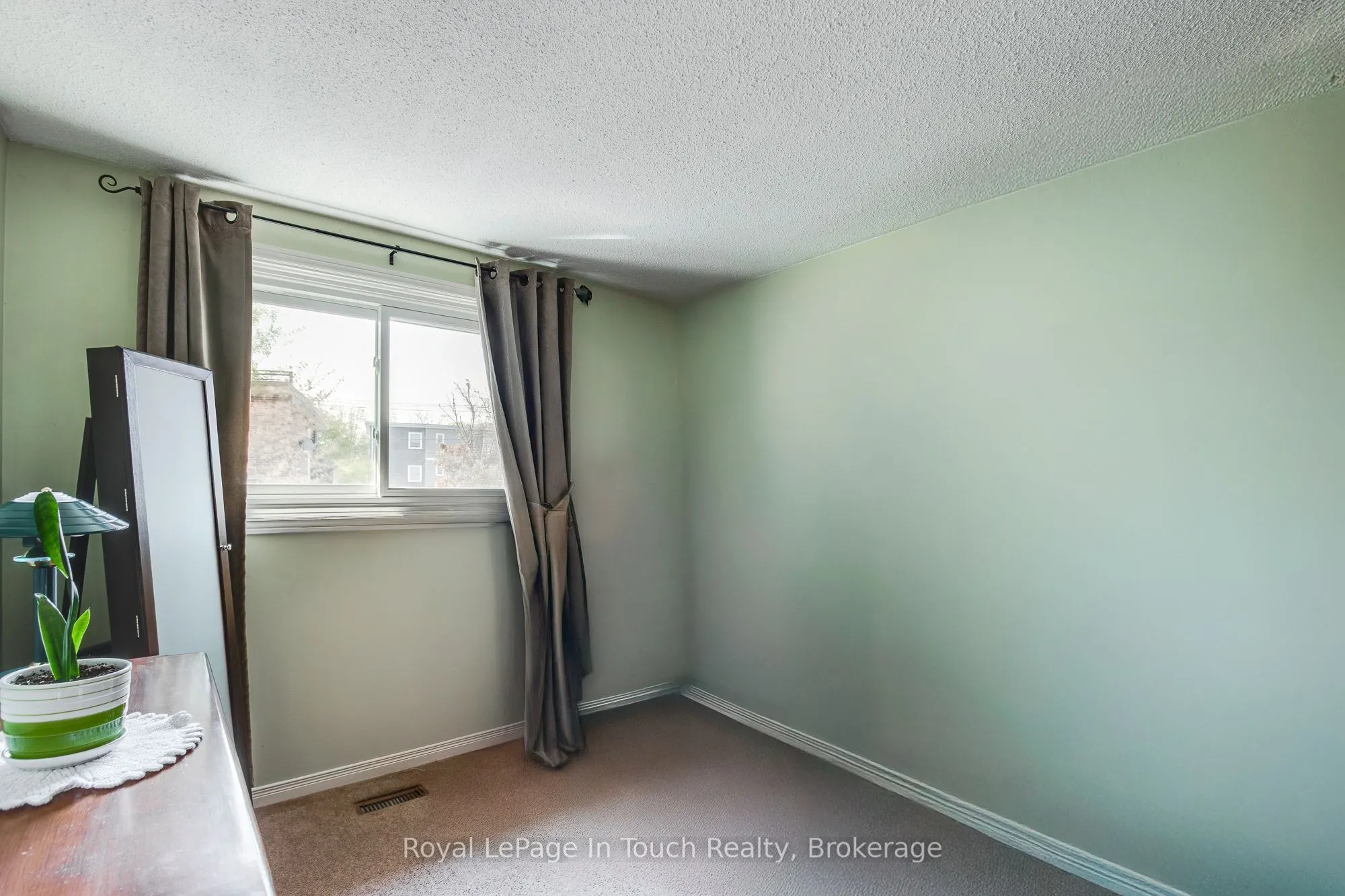 233 Innisfil Street #4