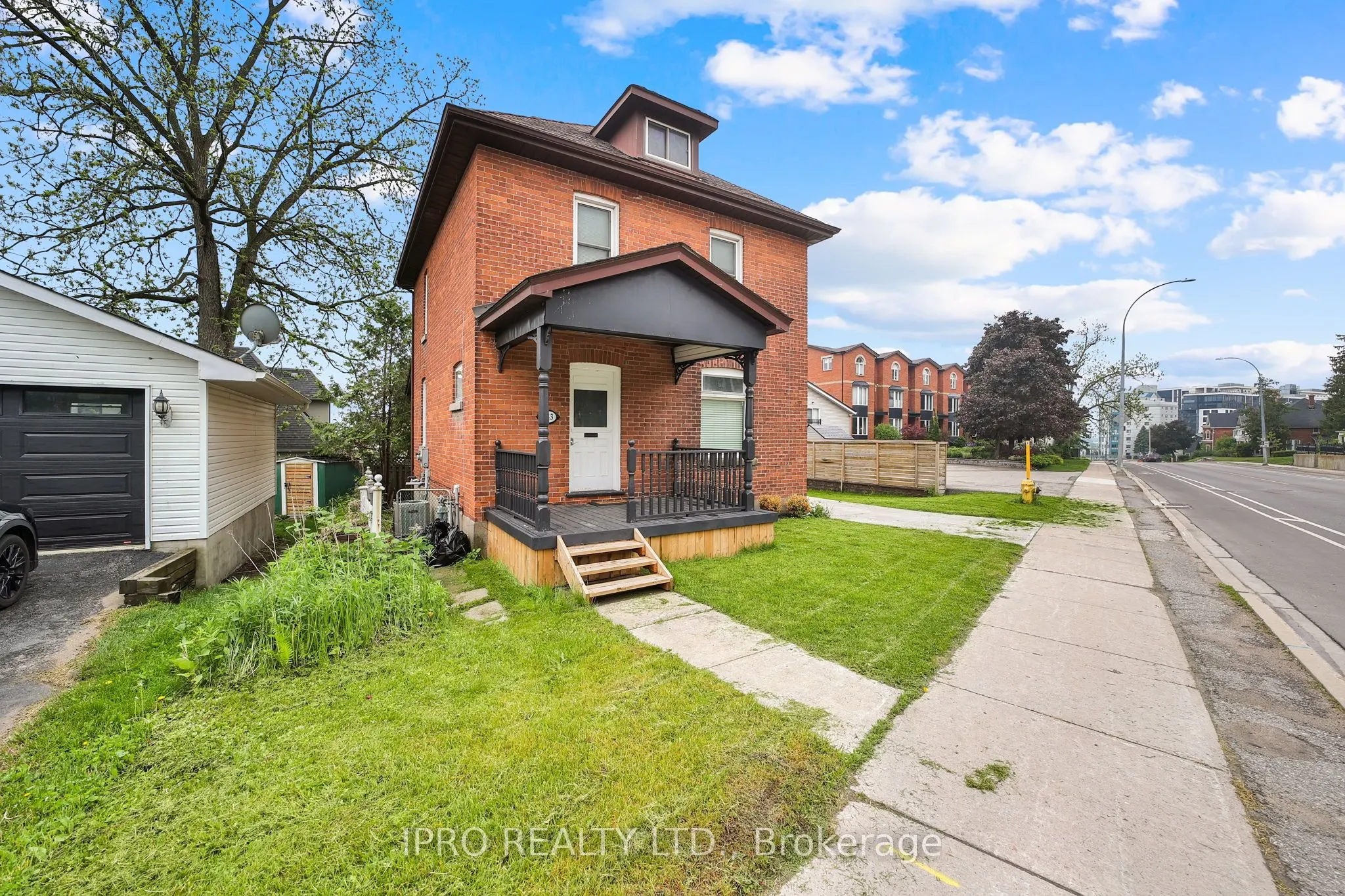 243 Dunlop Street E