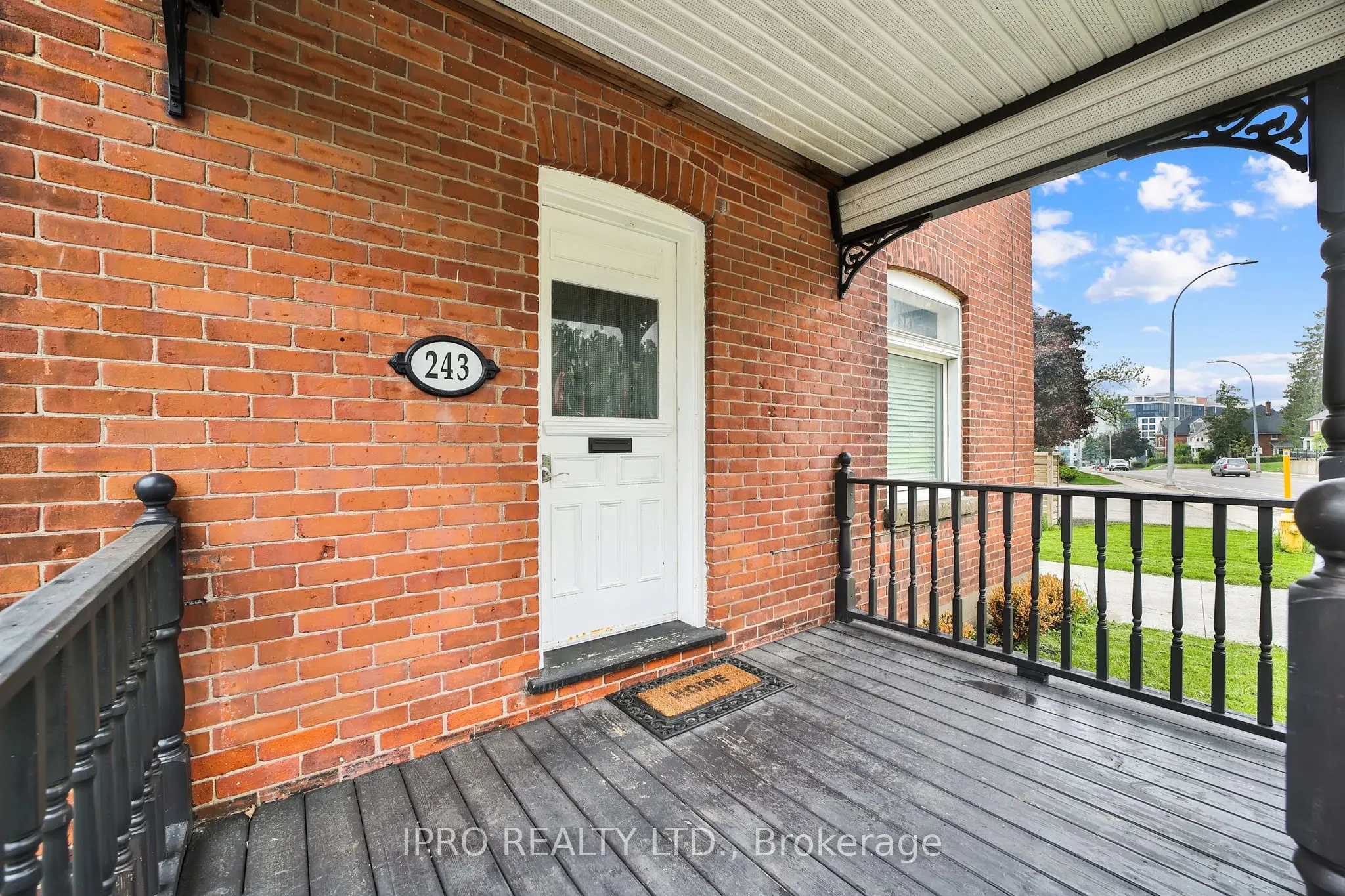 243 Dunlop Street E