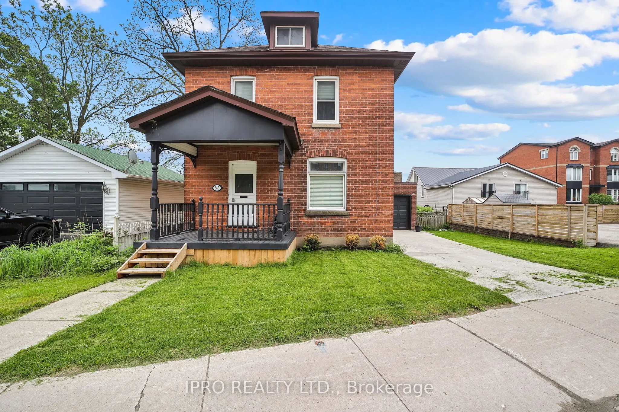 243 Dunlop Street E
