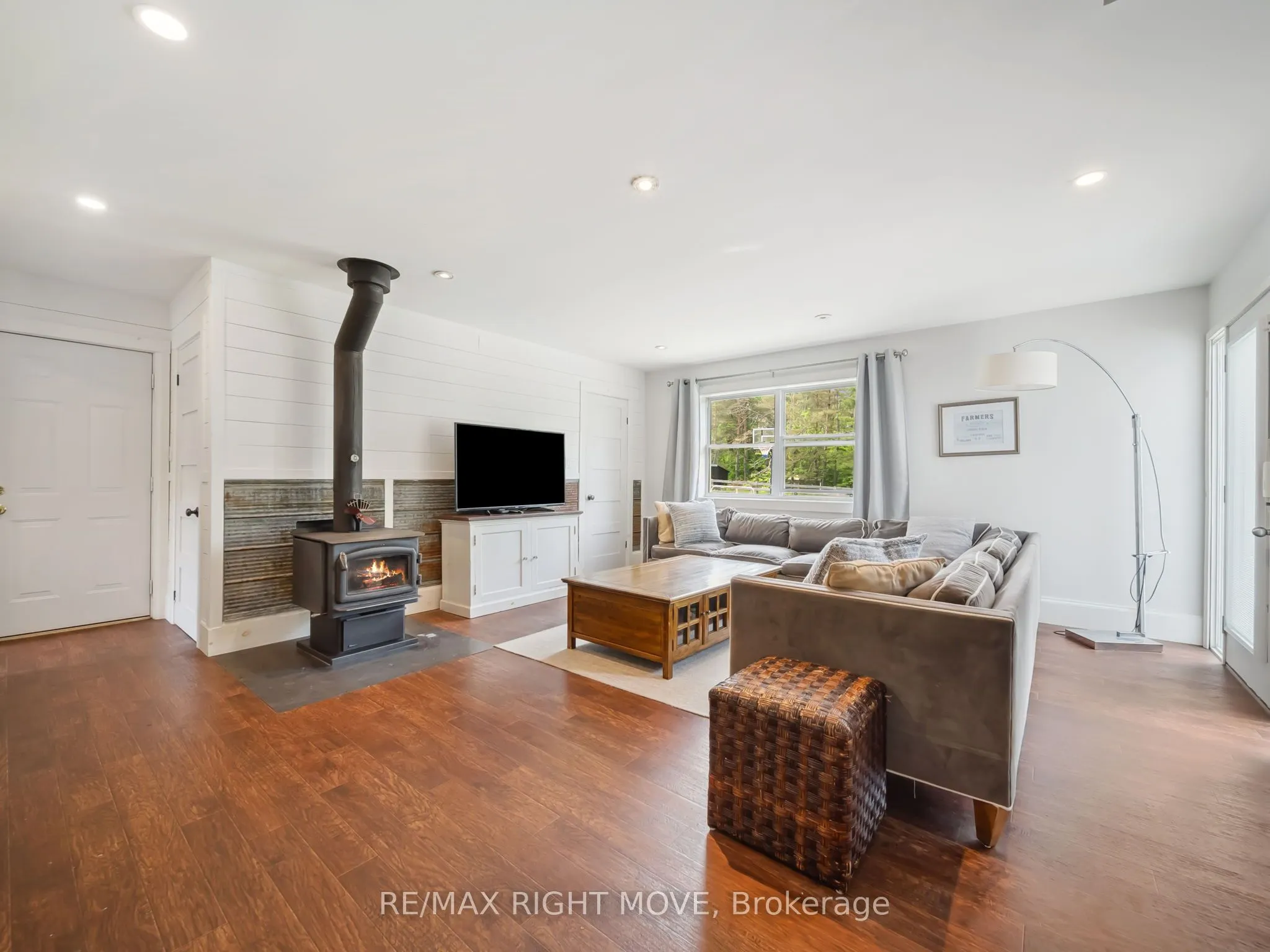 3062 Townline Rr5 Townline