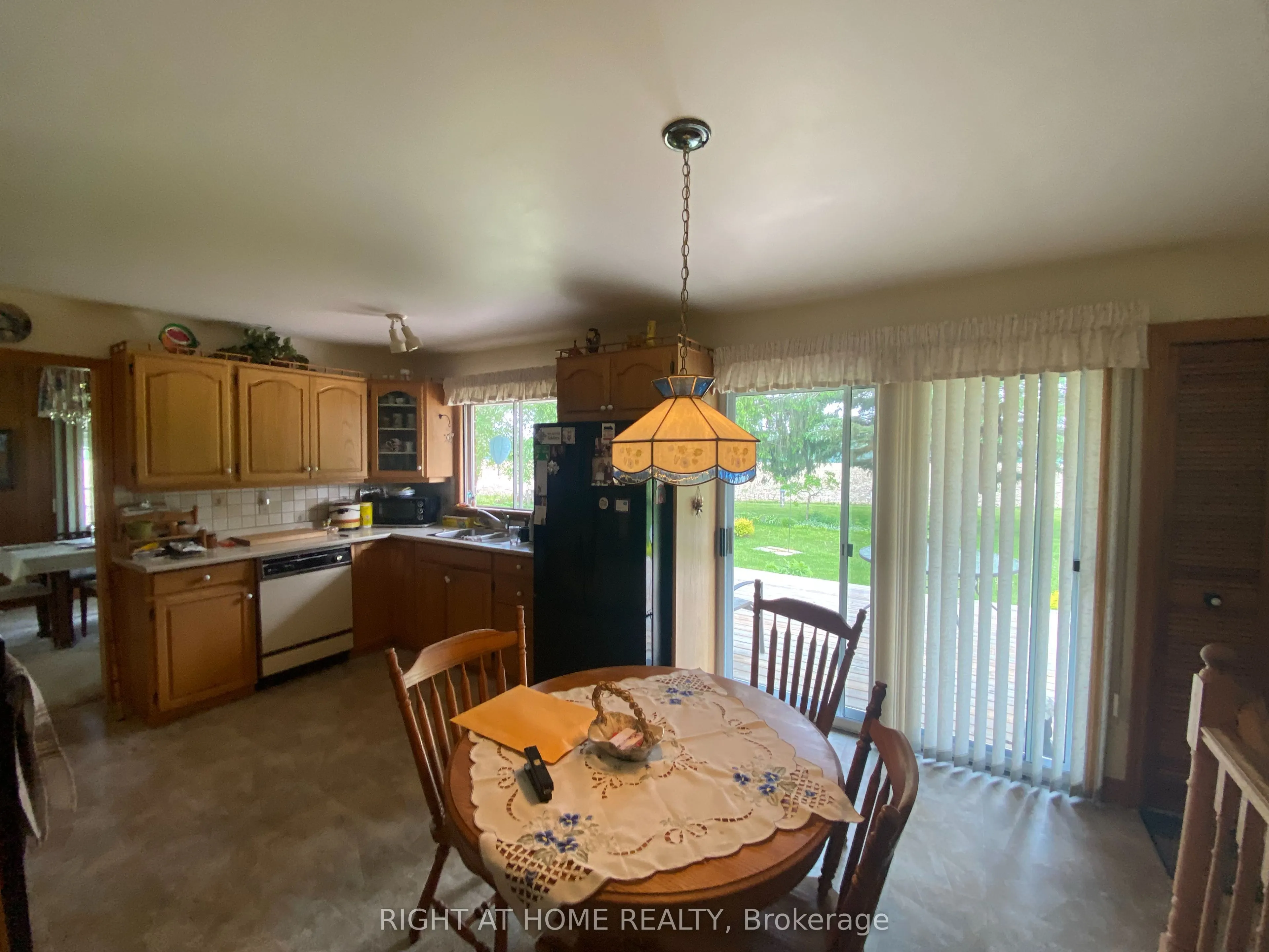 978 15/16 Side Road E