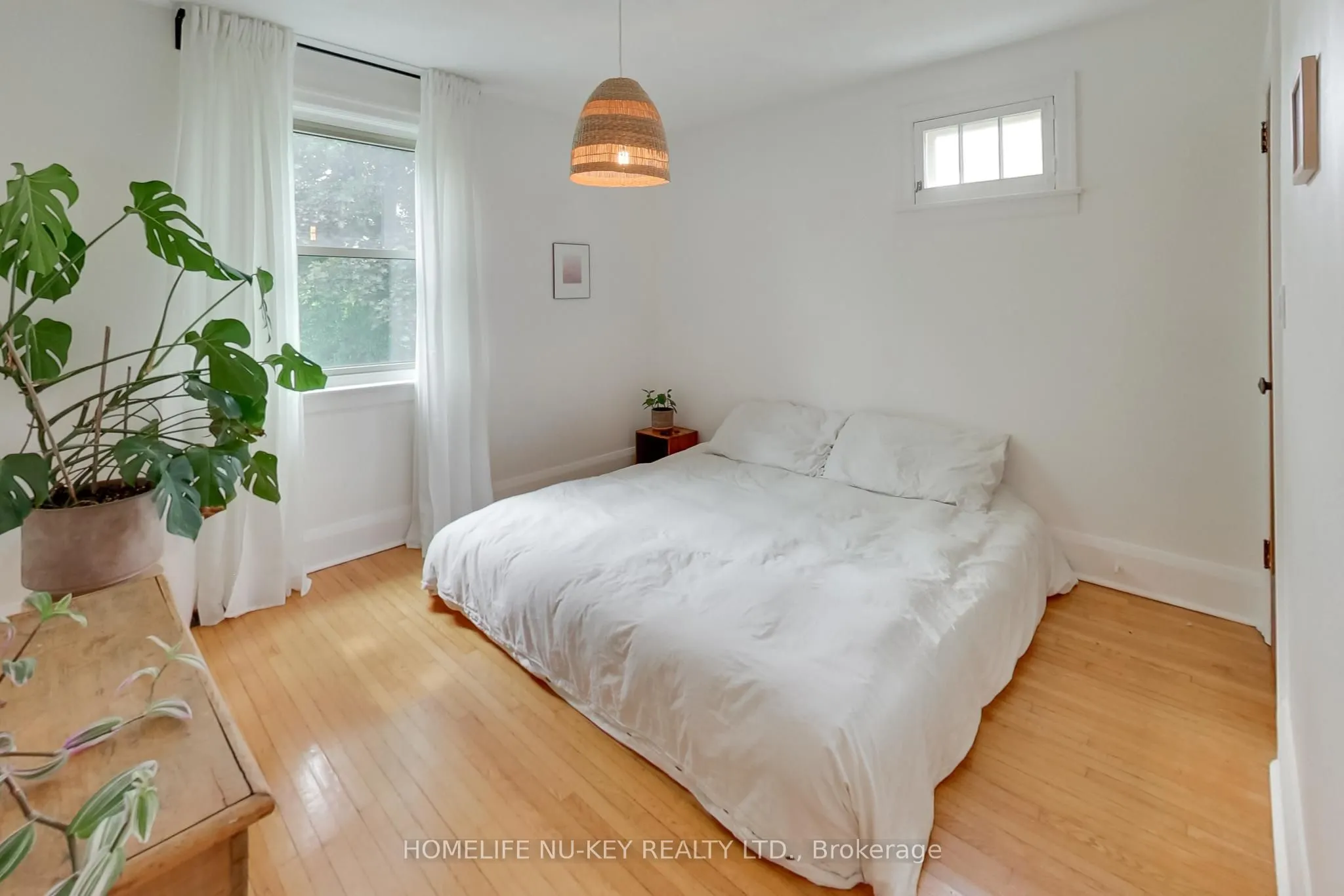 4 MULHOLLAND Street
