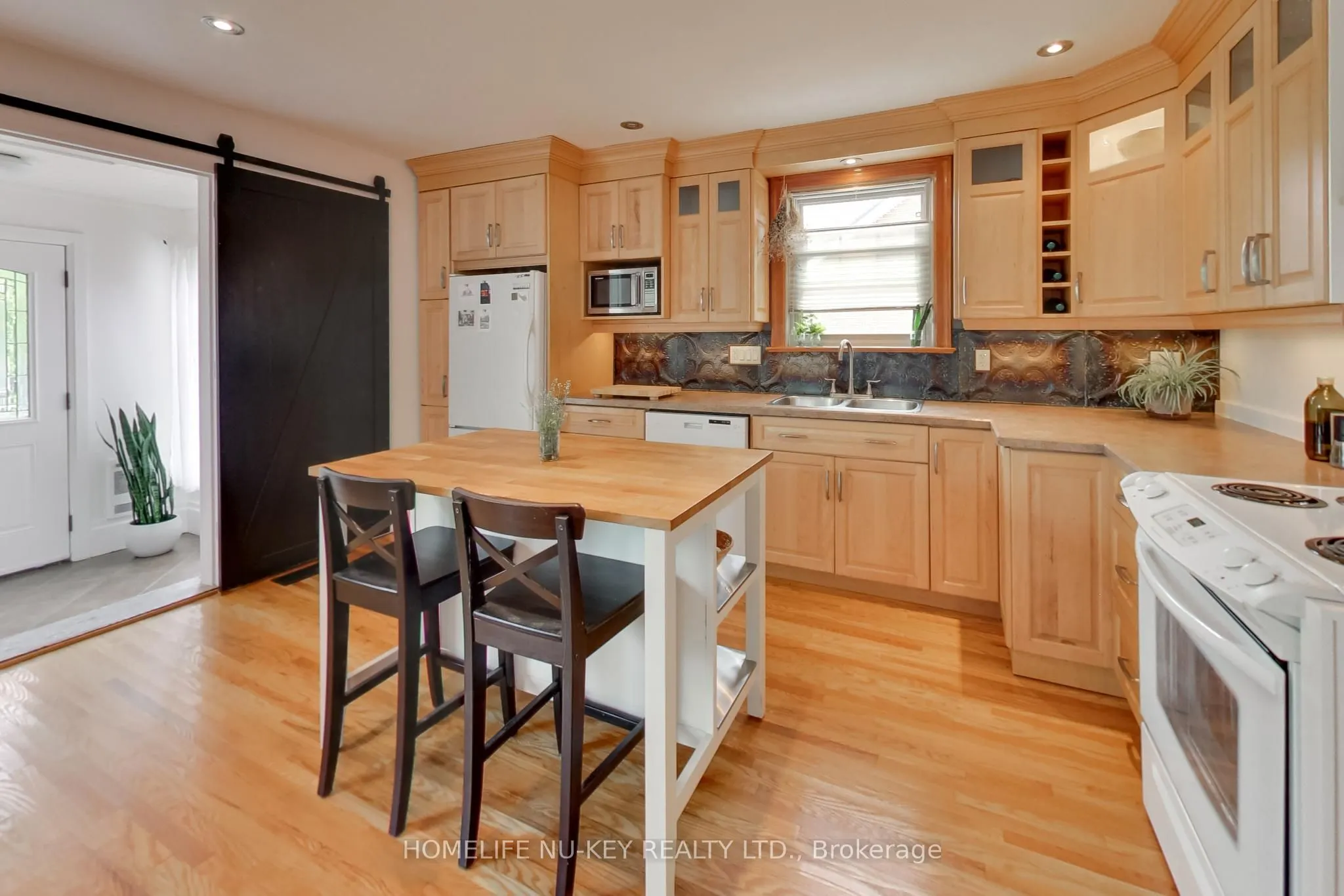 4 MULHOLLAND Street