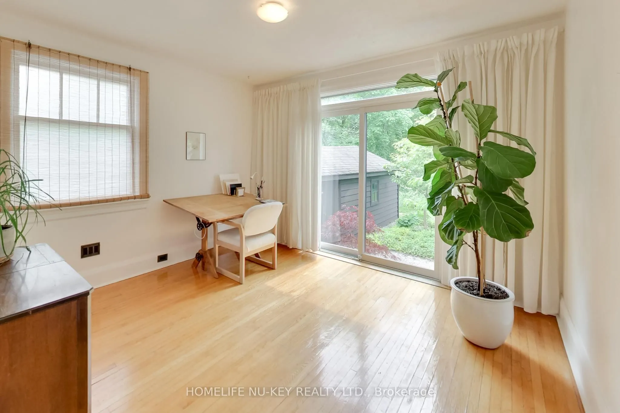 4 MULHOLLAND Street
