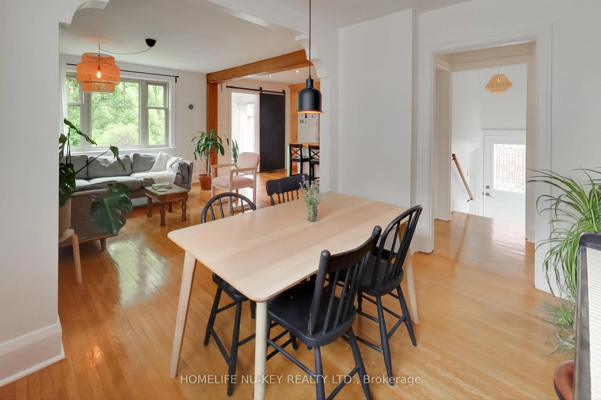 4 MULHOLLAND Street