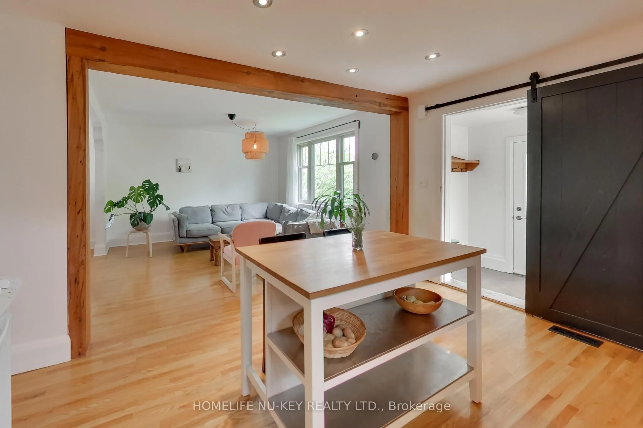4 MULHOLLAND Street