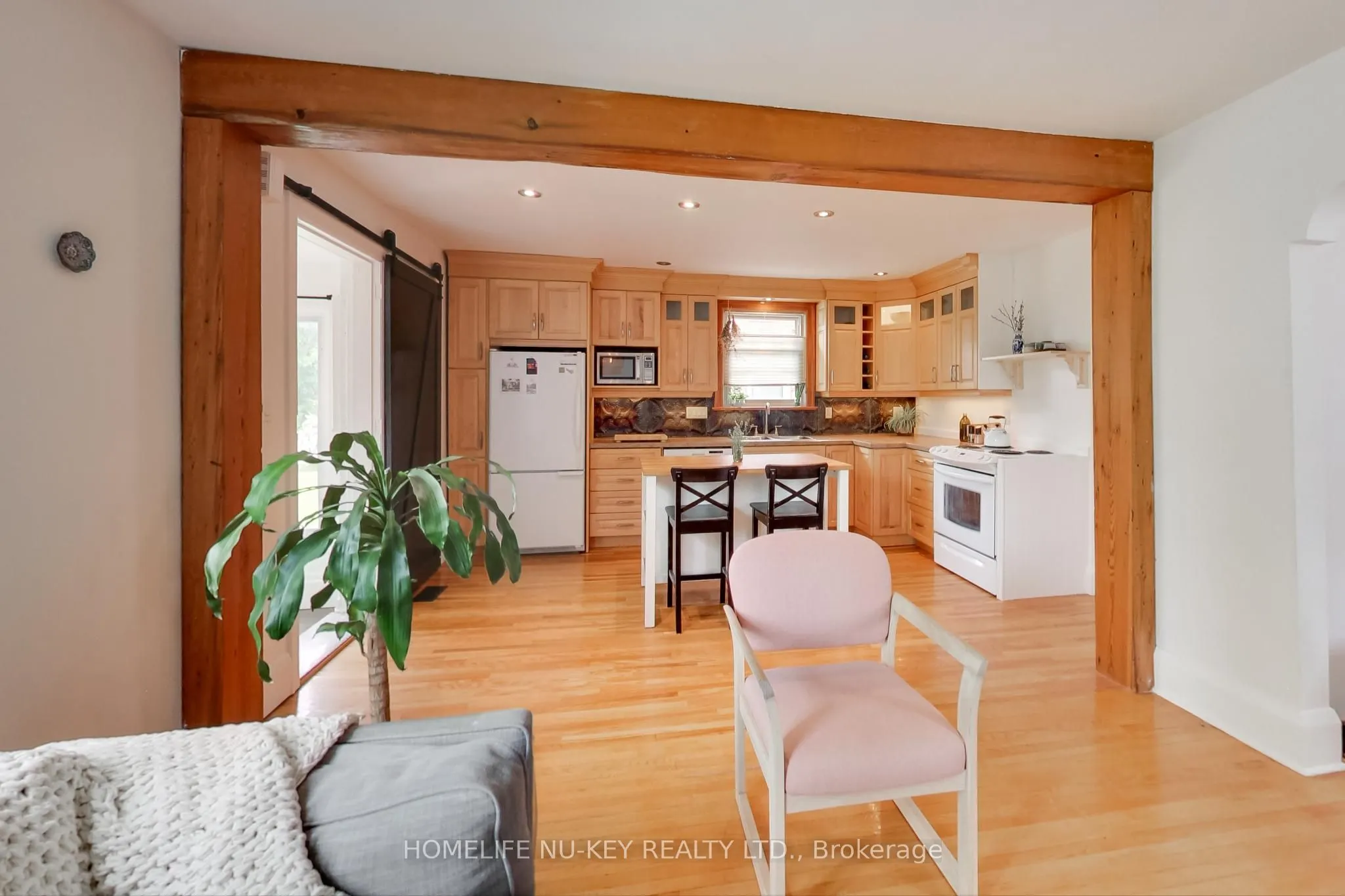 4 MULHOLLAND Street