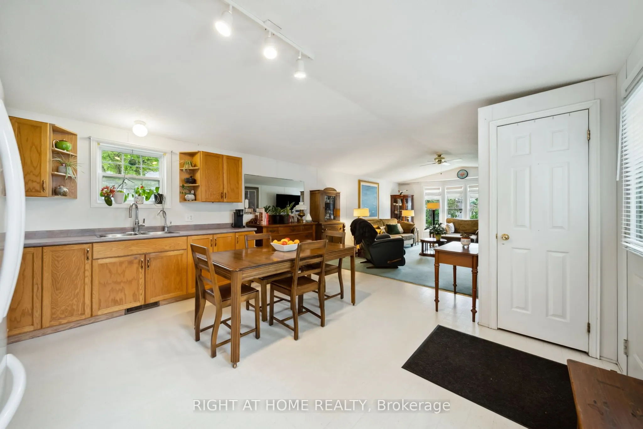 4117 Ash Crescent