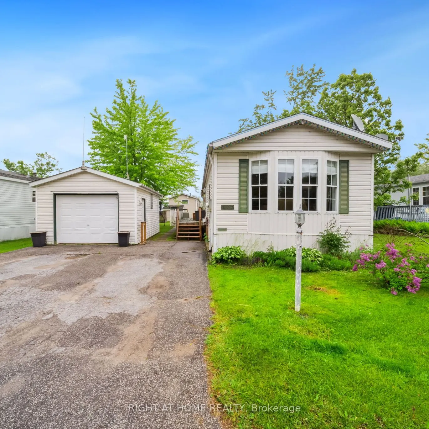 4117 Ash Crescent
