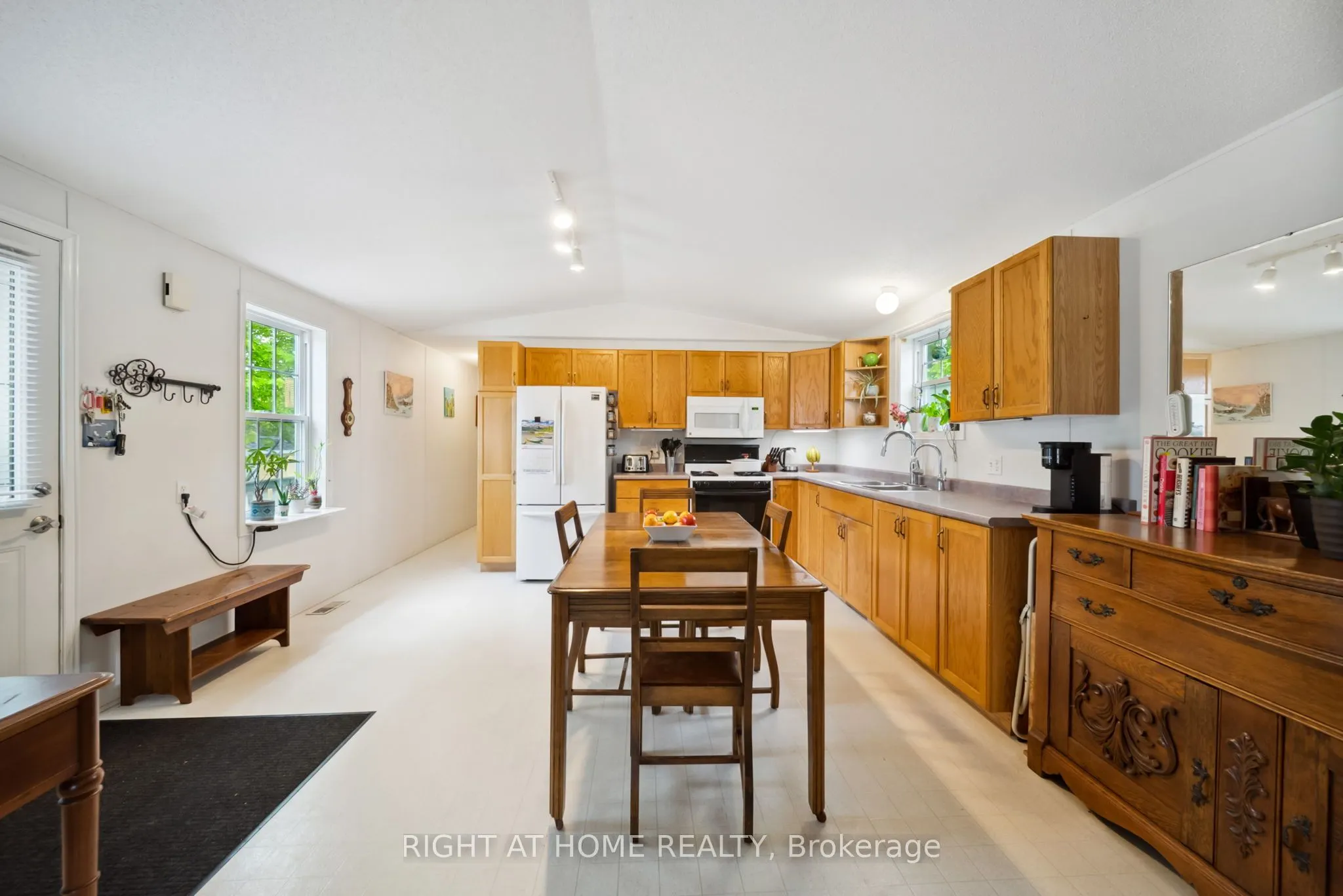4117 Ash Crescent