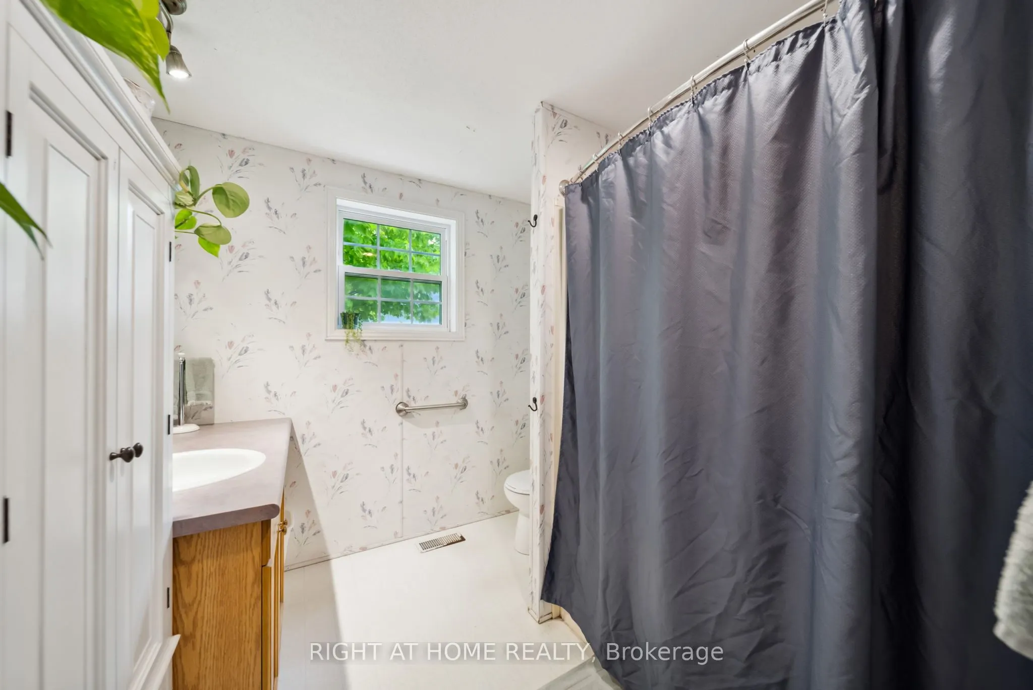 4117 Ash Crescent
