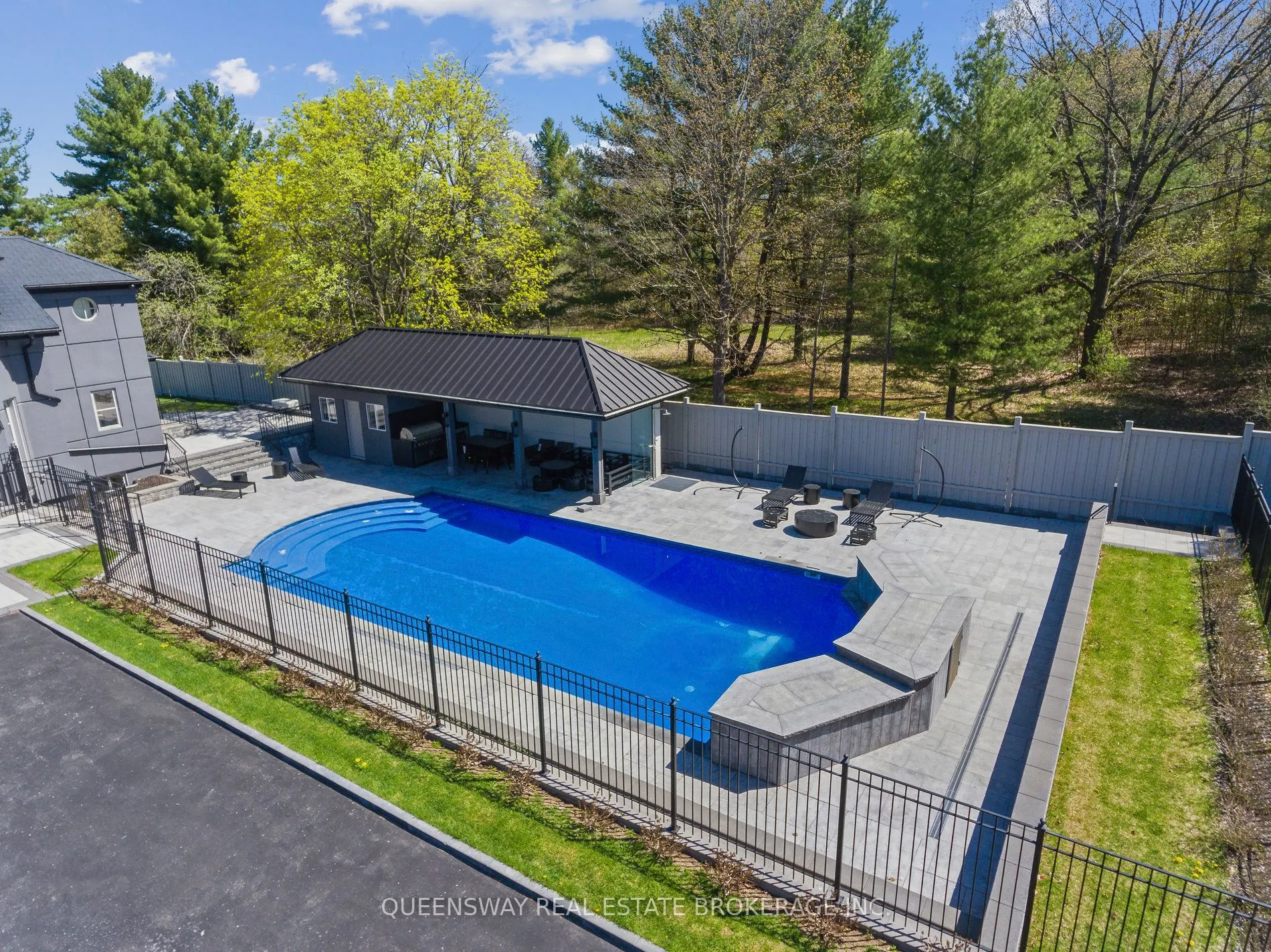 36 Pioneer Trail