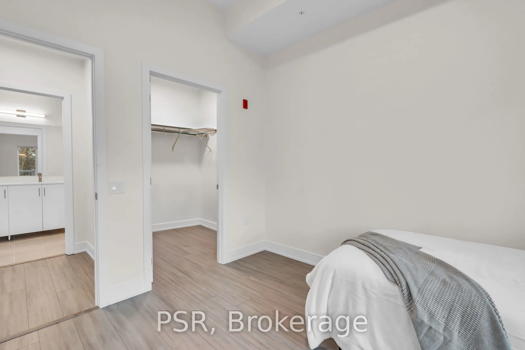 121 Mary Street, #309