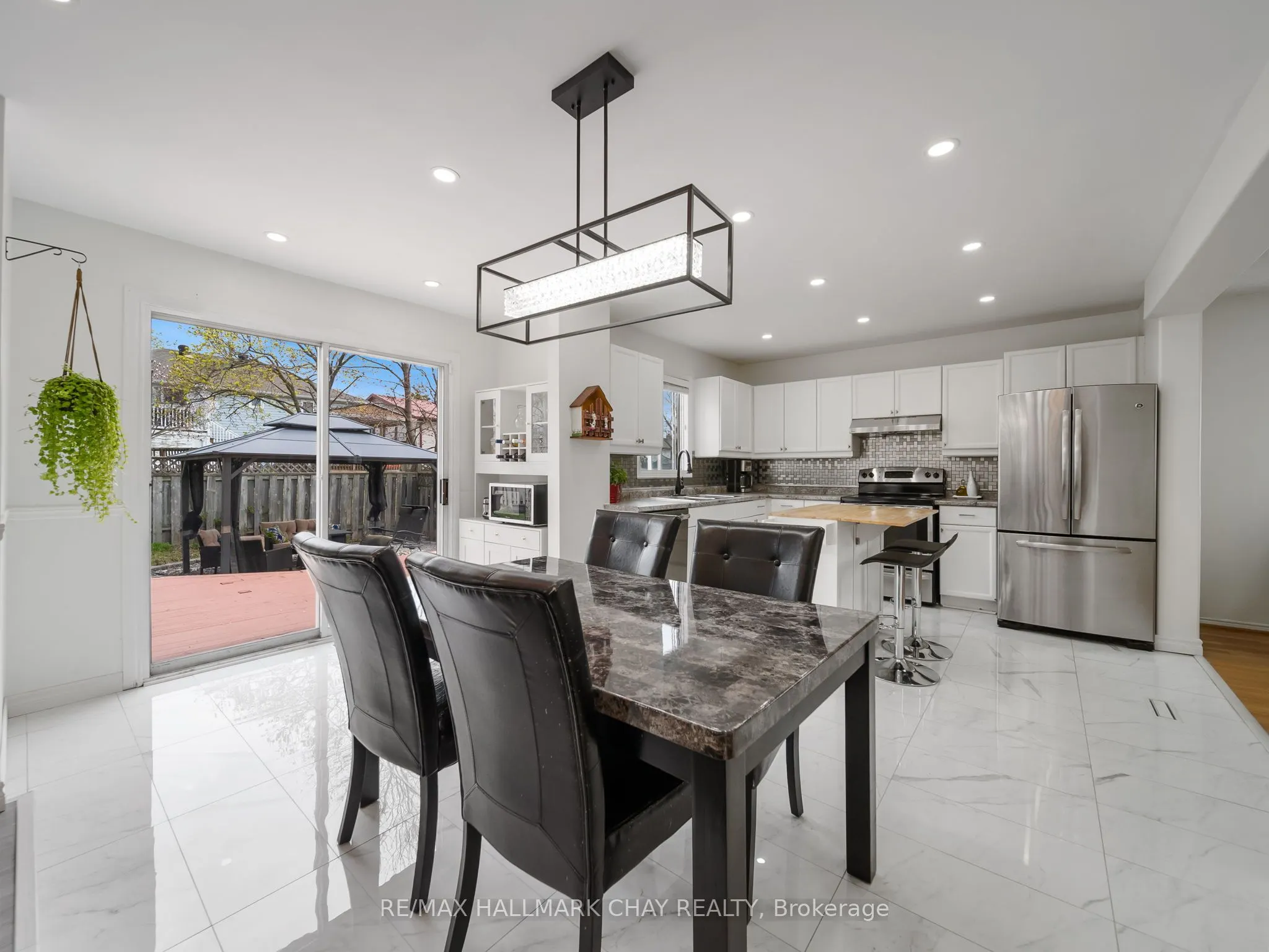 51 SHAKESPEARE Crescent