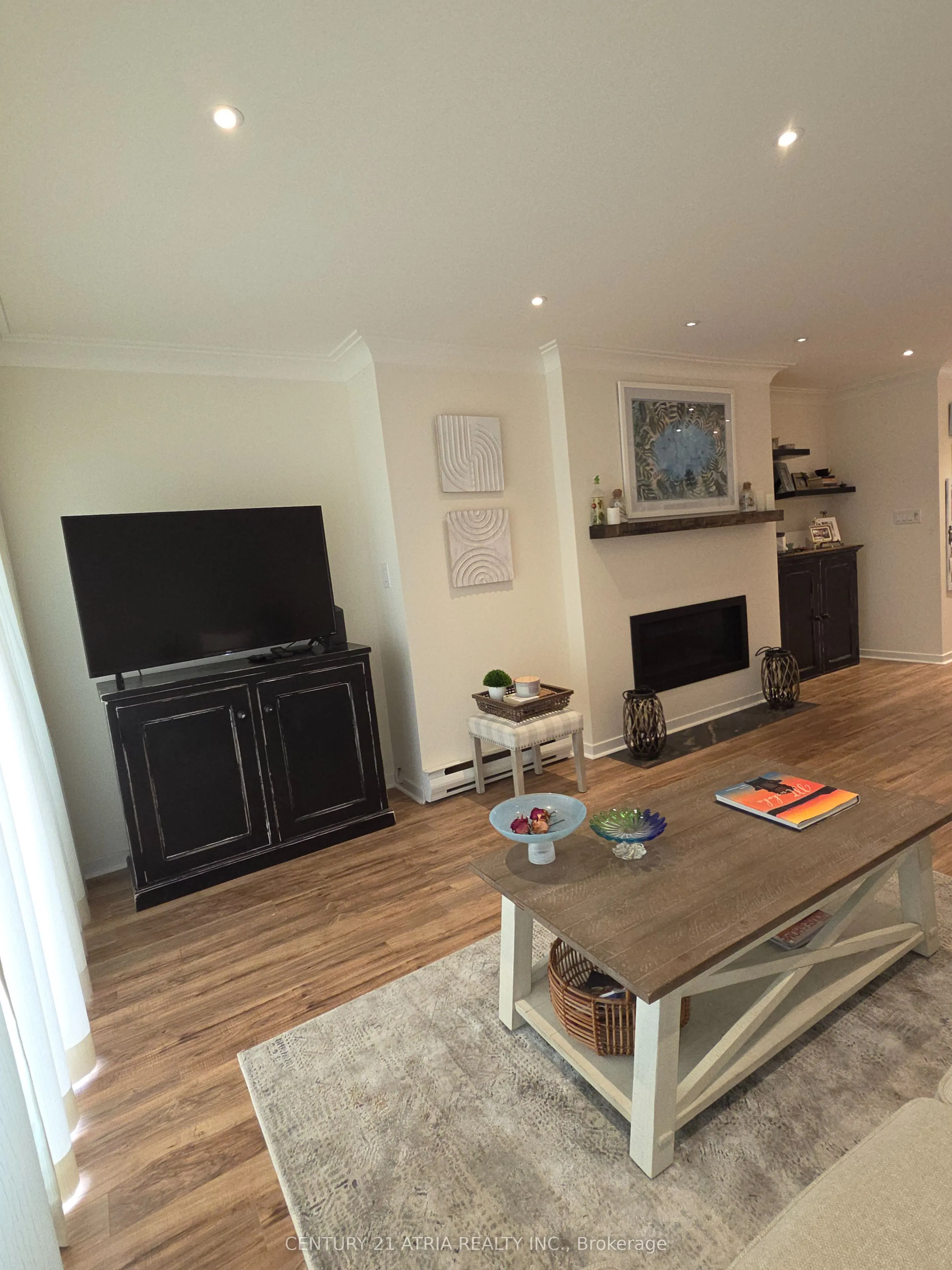 4 Paradise Boulevard, #24