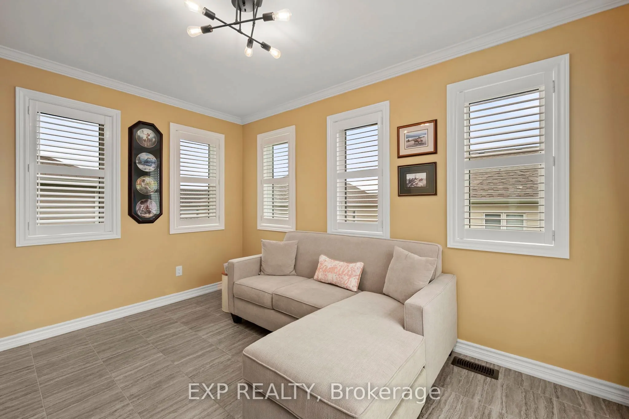 10 Sinclair Crescent