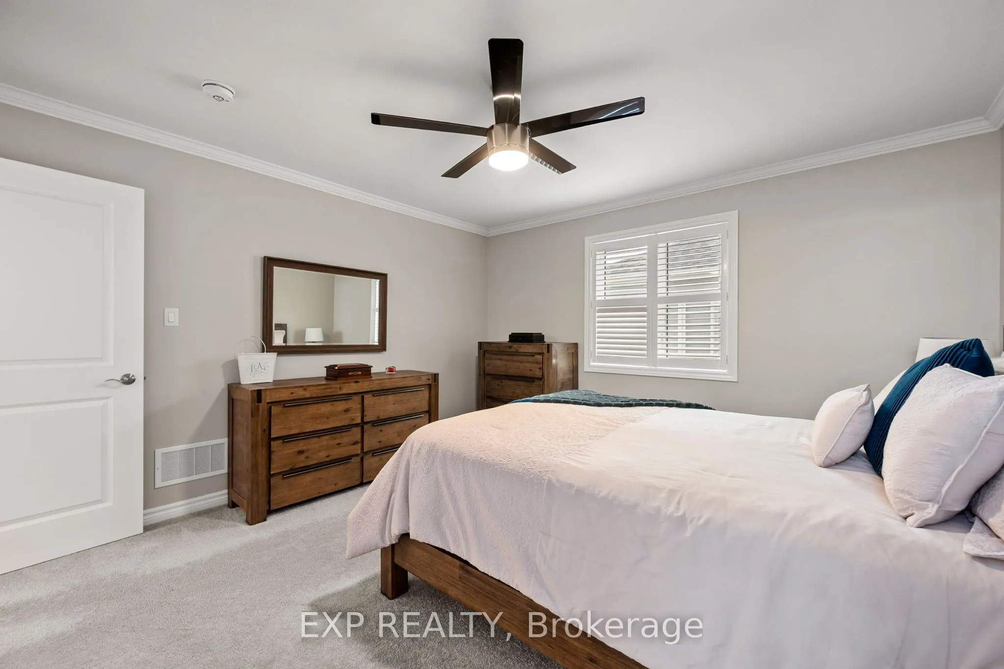 10 Sinclair Crescent