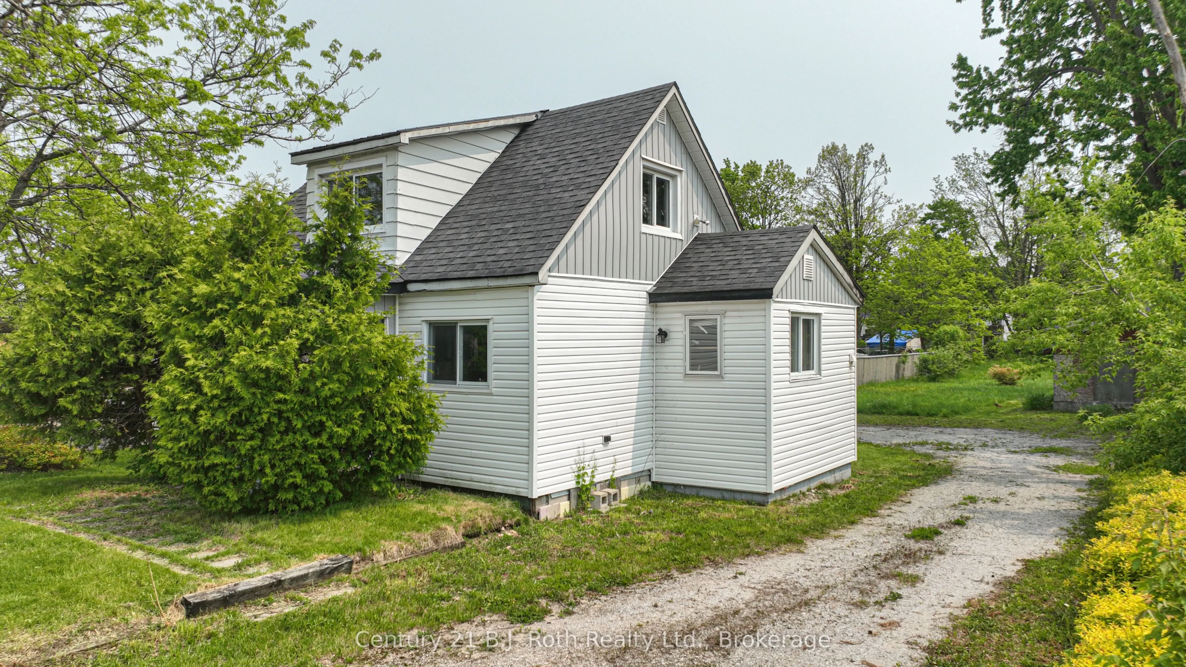 382 West Street N