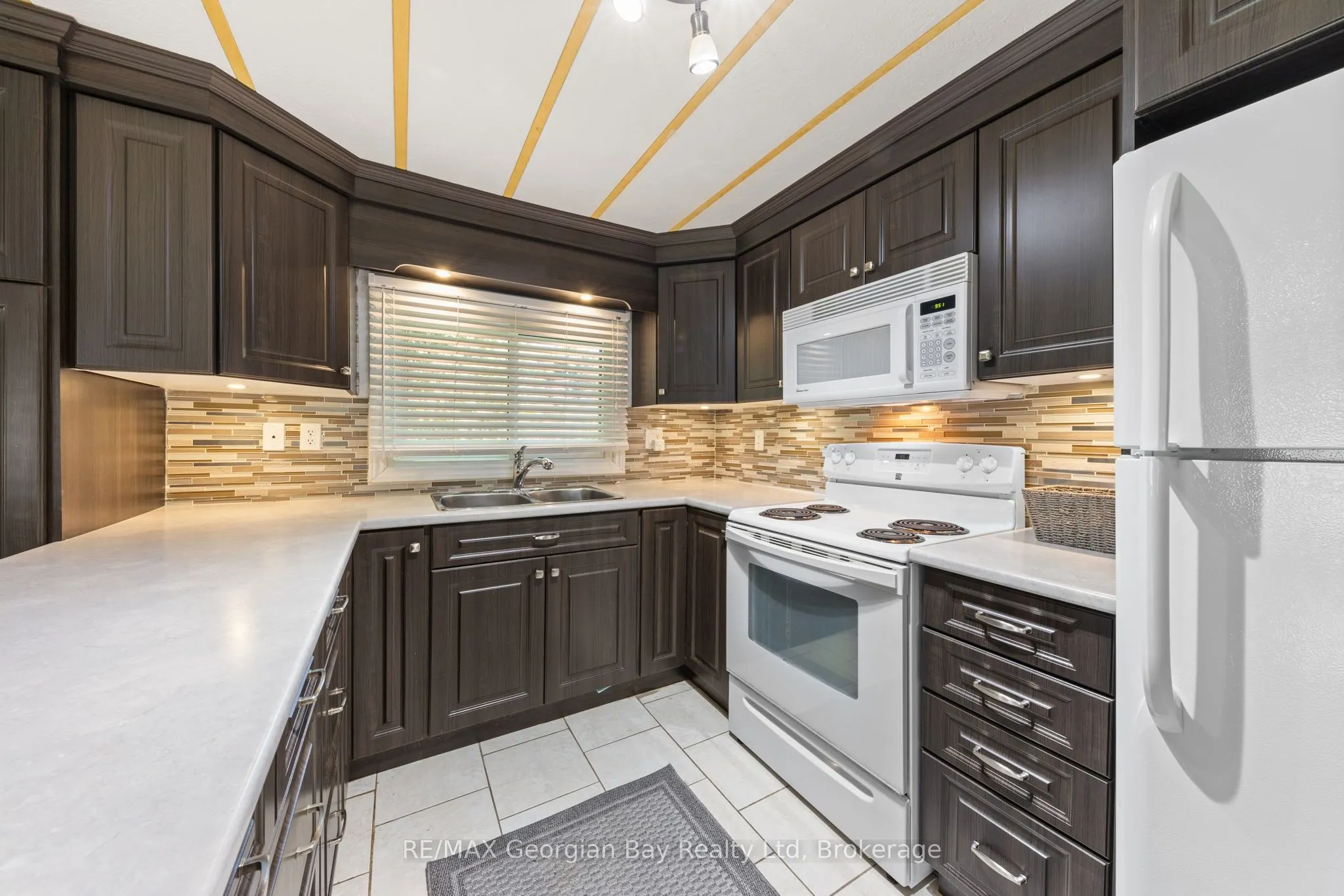 3 Lakeshore Road