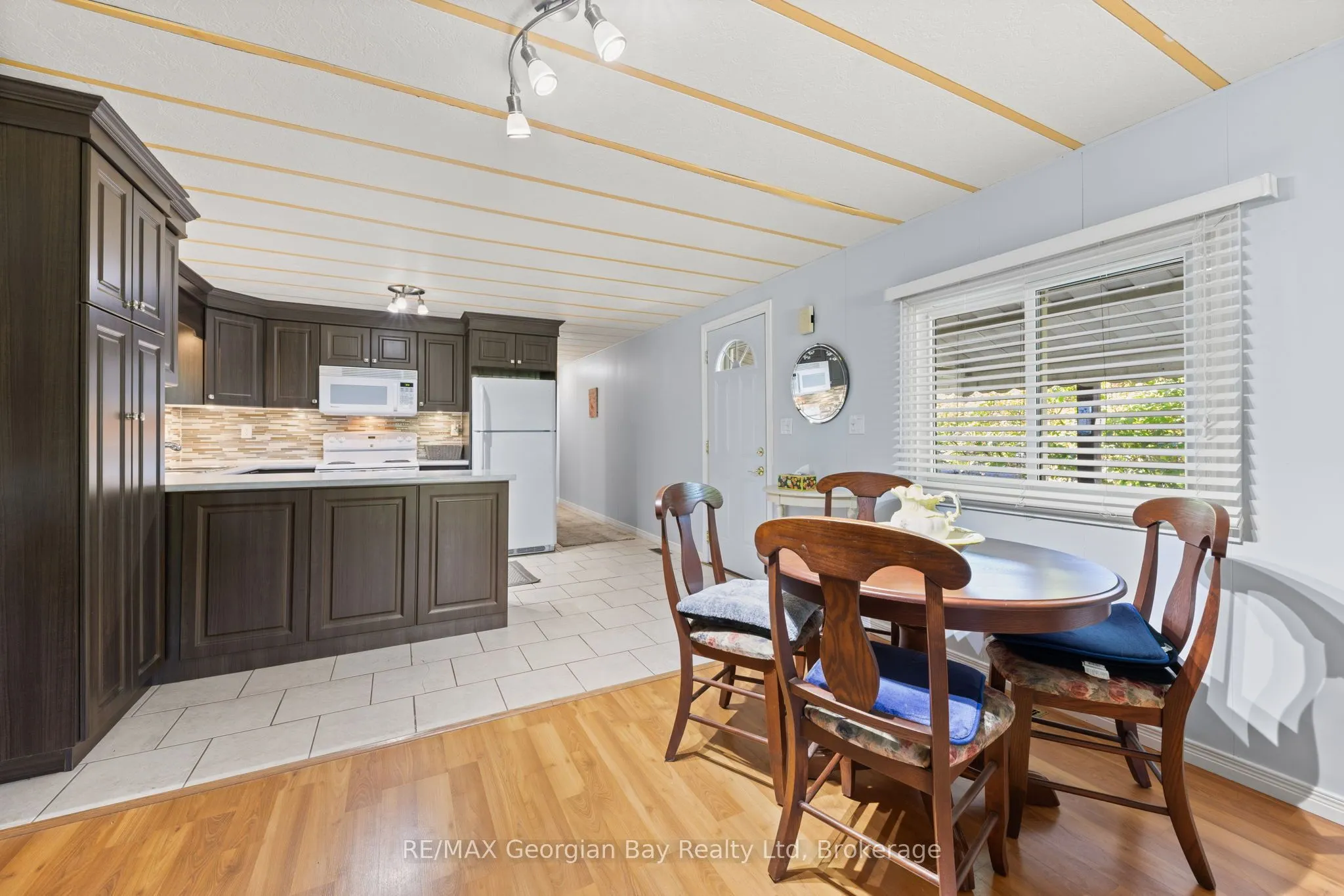 3 Lakeshore Road