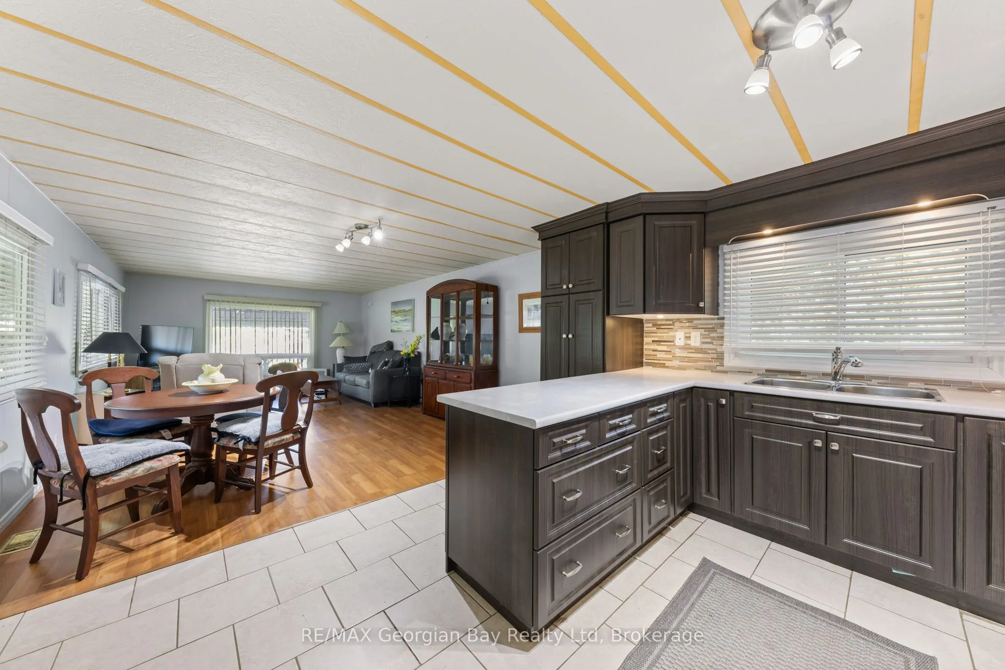 3 Lakeshore Road