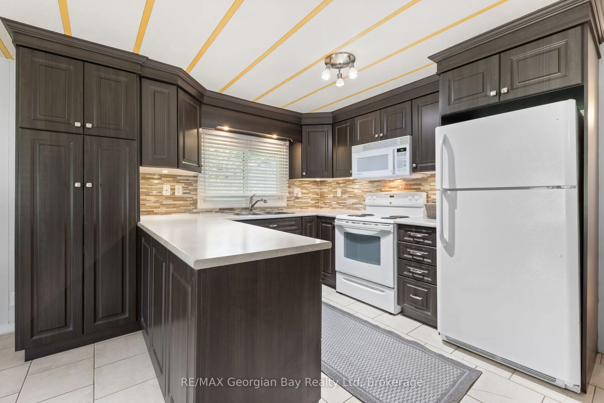3 Lakeshore Road