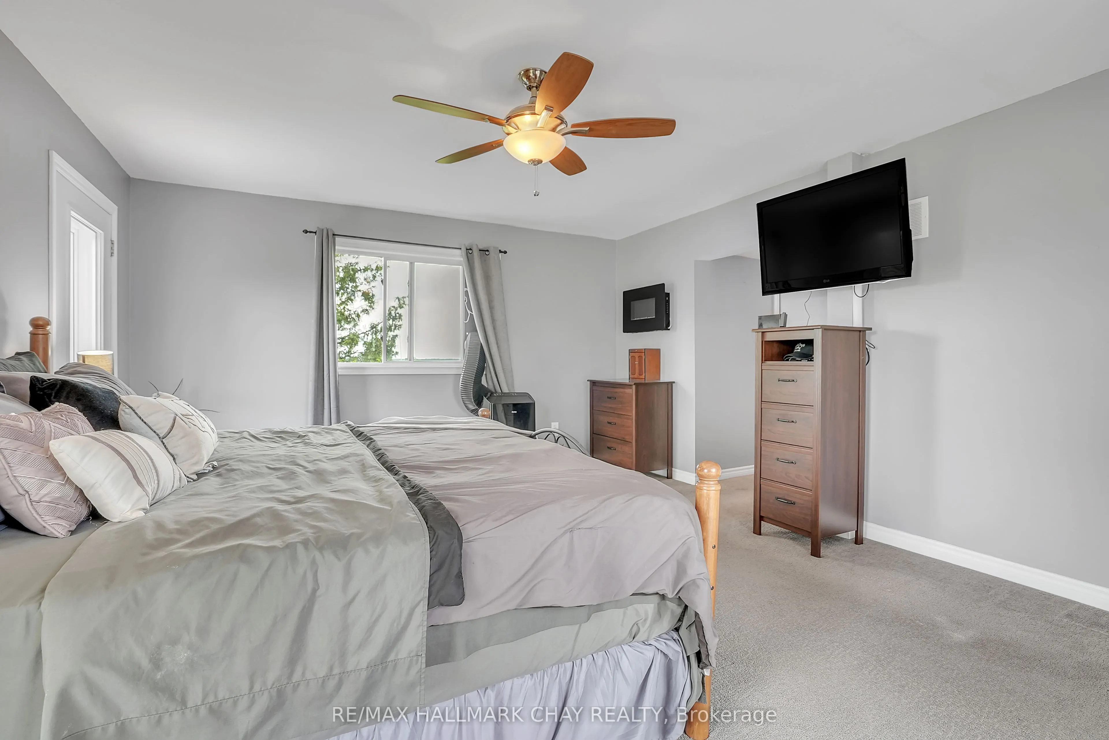 2533 Flos 3 Road W