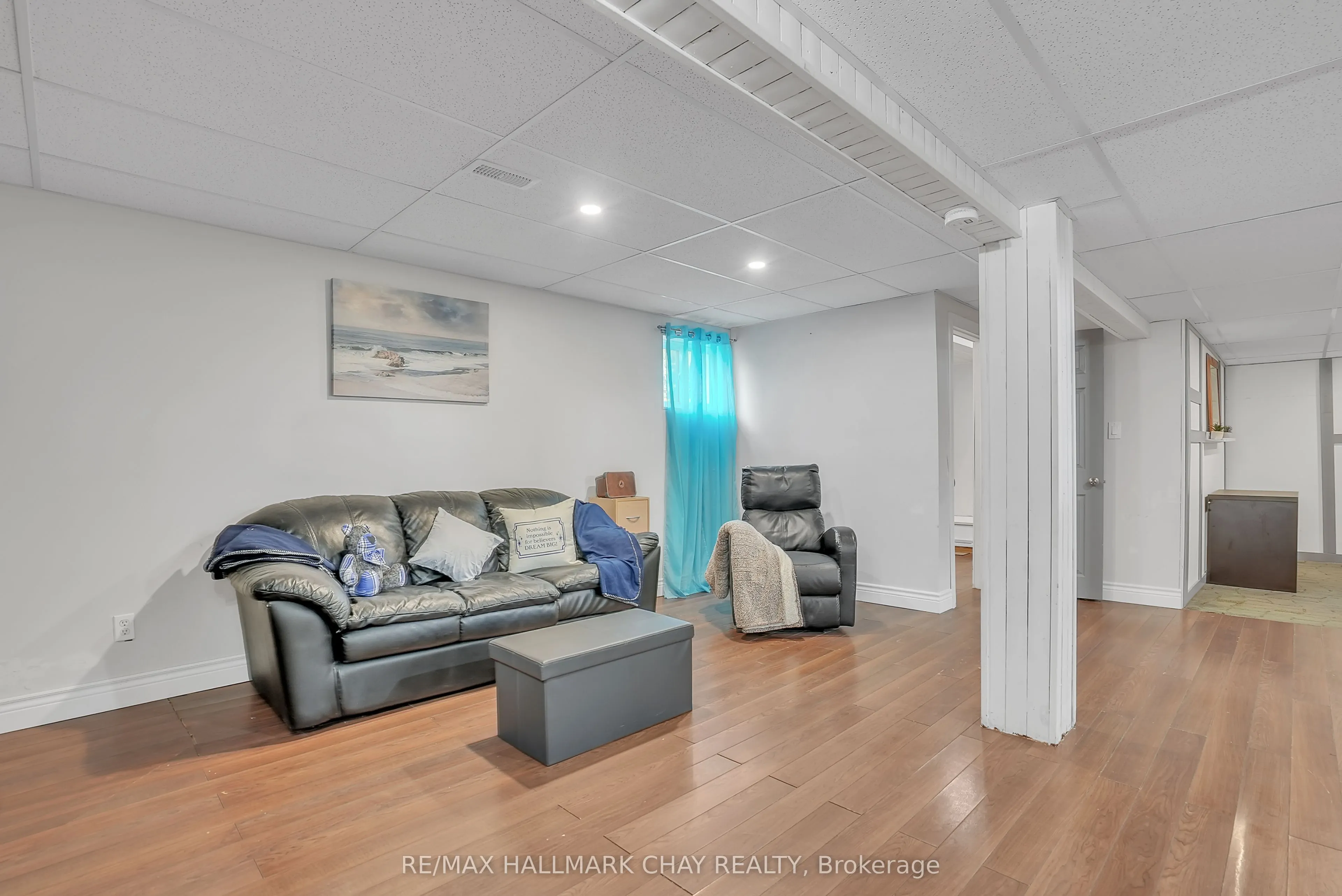 2533 Flos 3 Road W