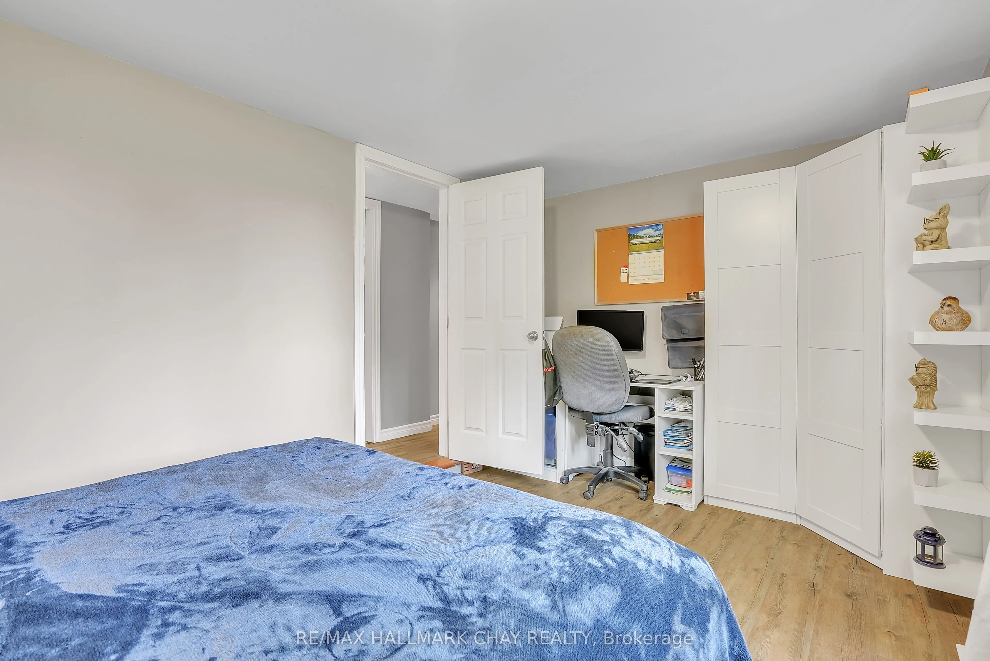 2533 Flos 3 Road W