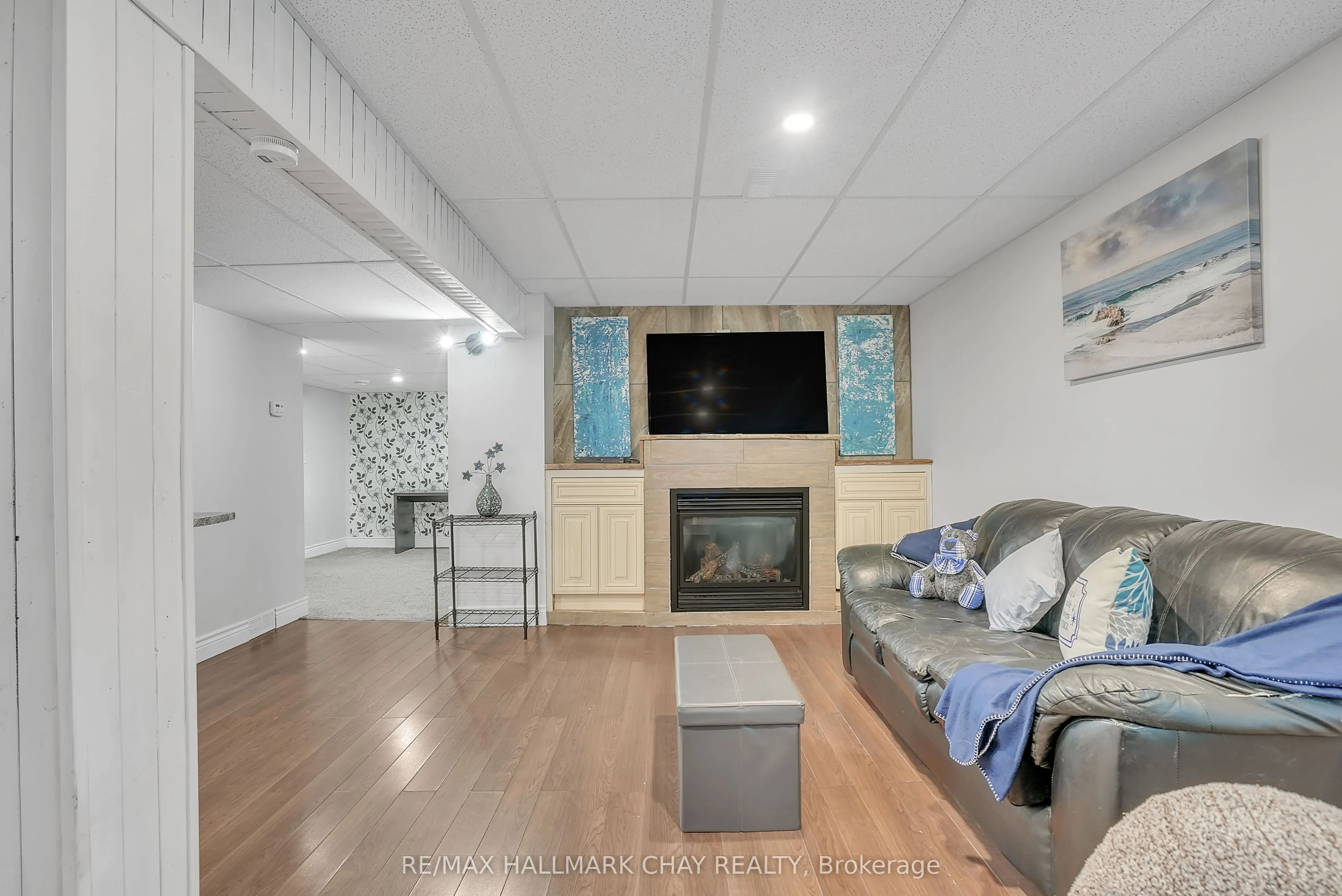 2533 Flos 3 Road W