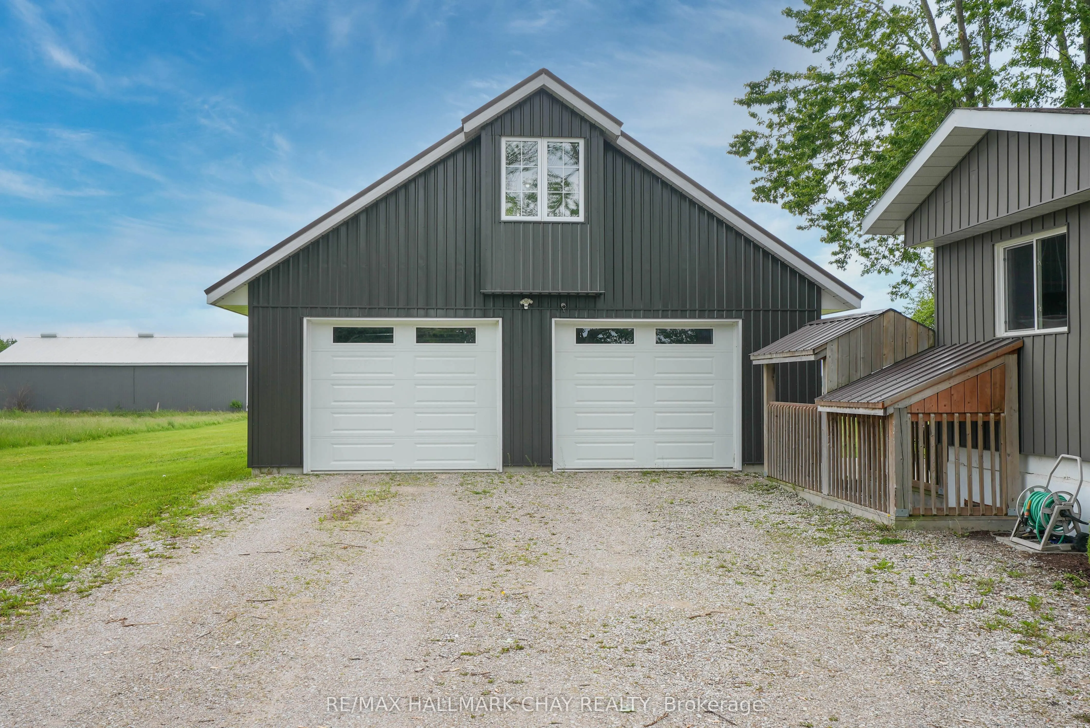 2533 Flos 3 Road W