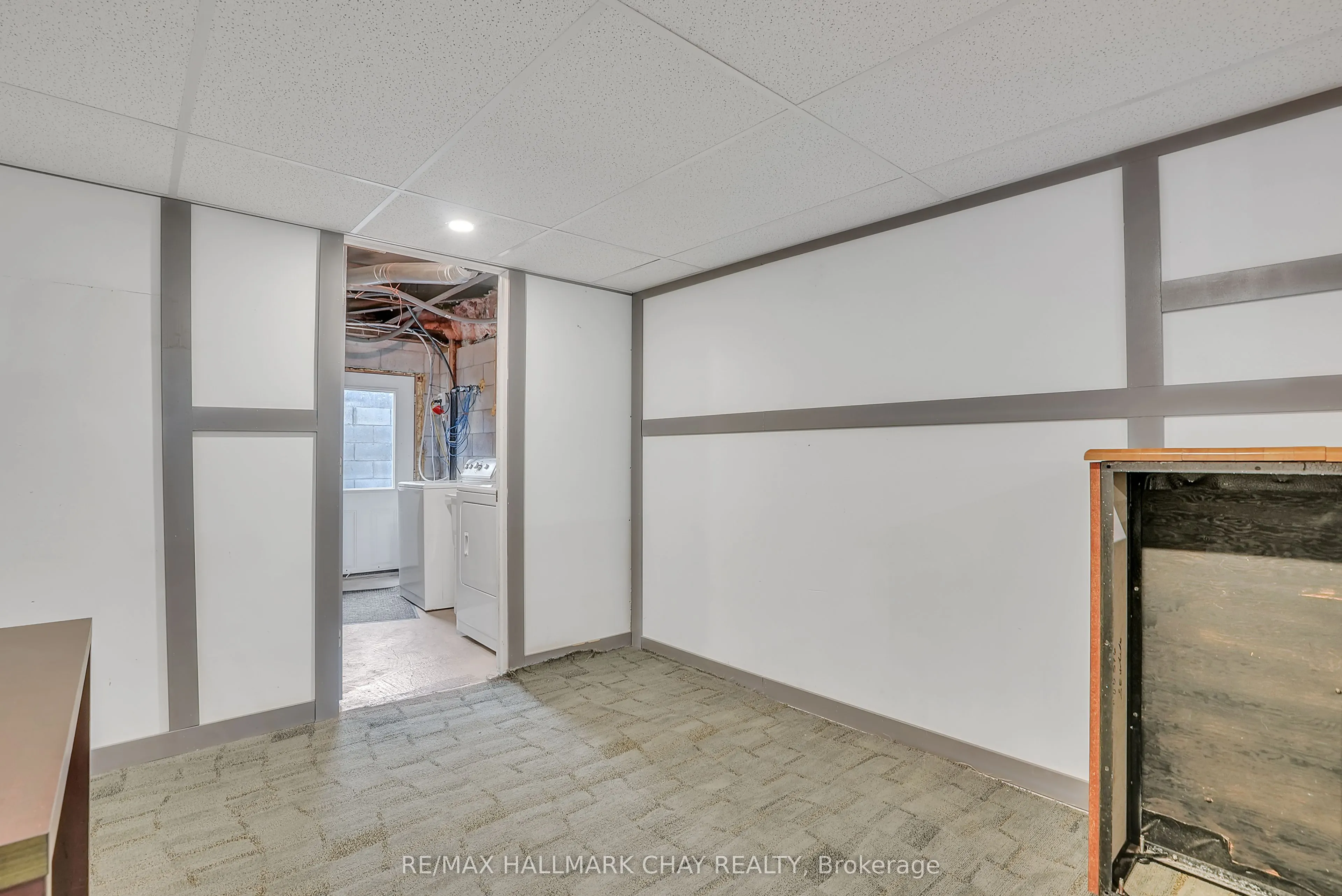 2533 Flos 3 Road W