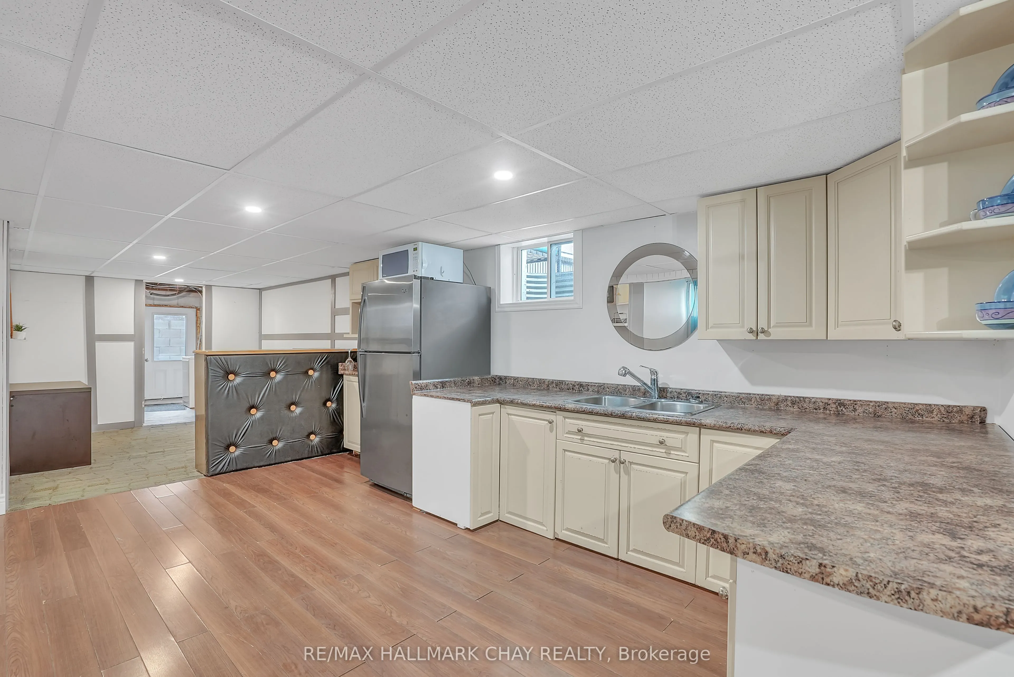 2533 Flos 3 Road W