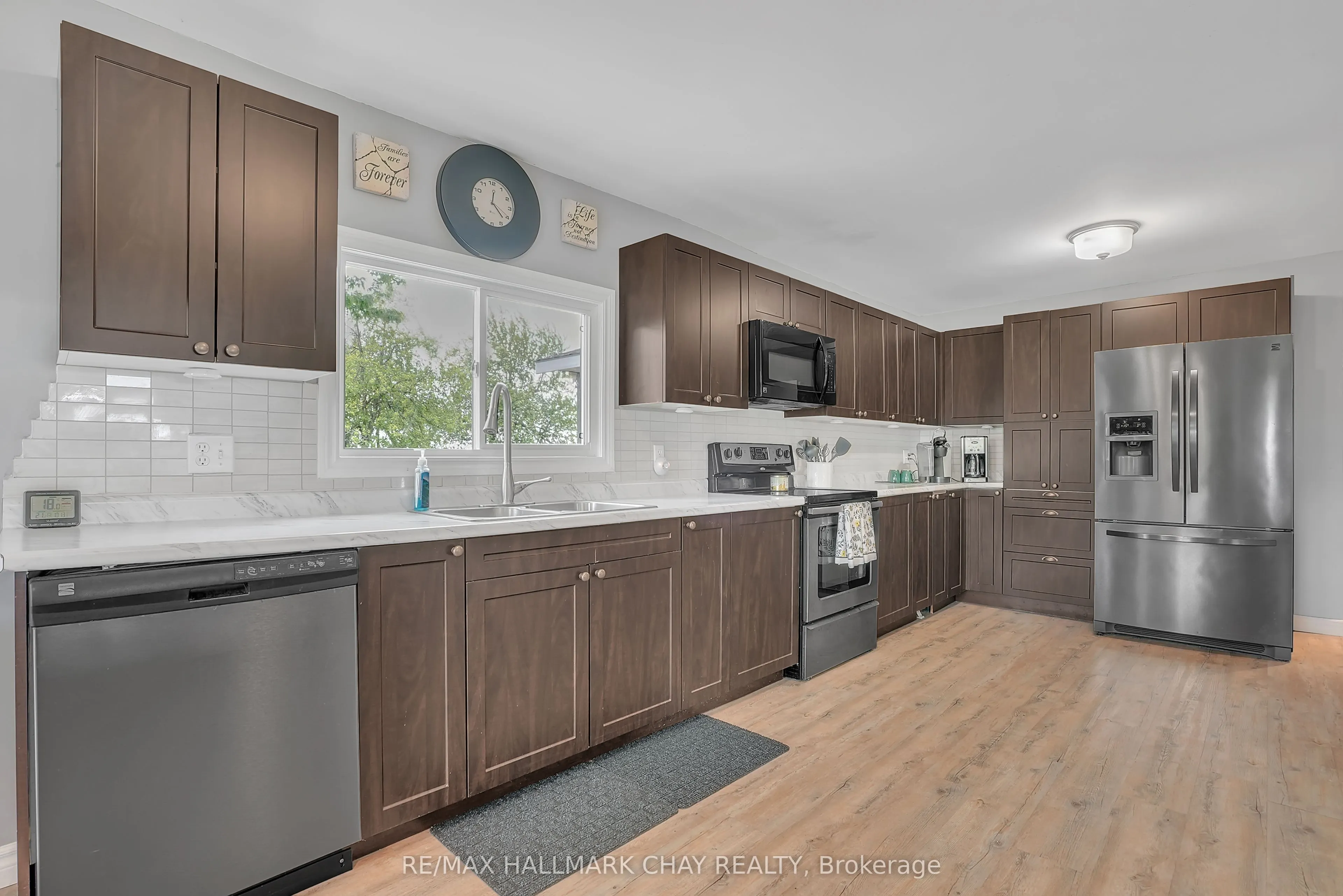 2533 Flos 3 Road W