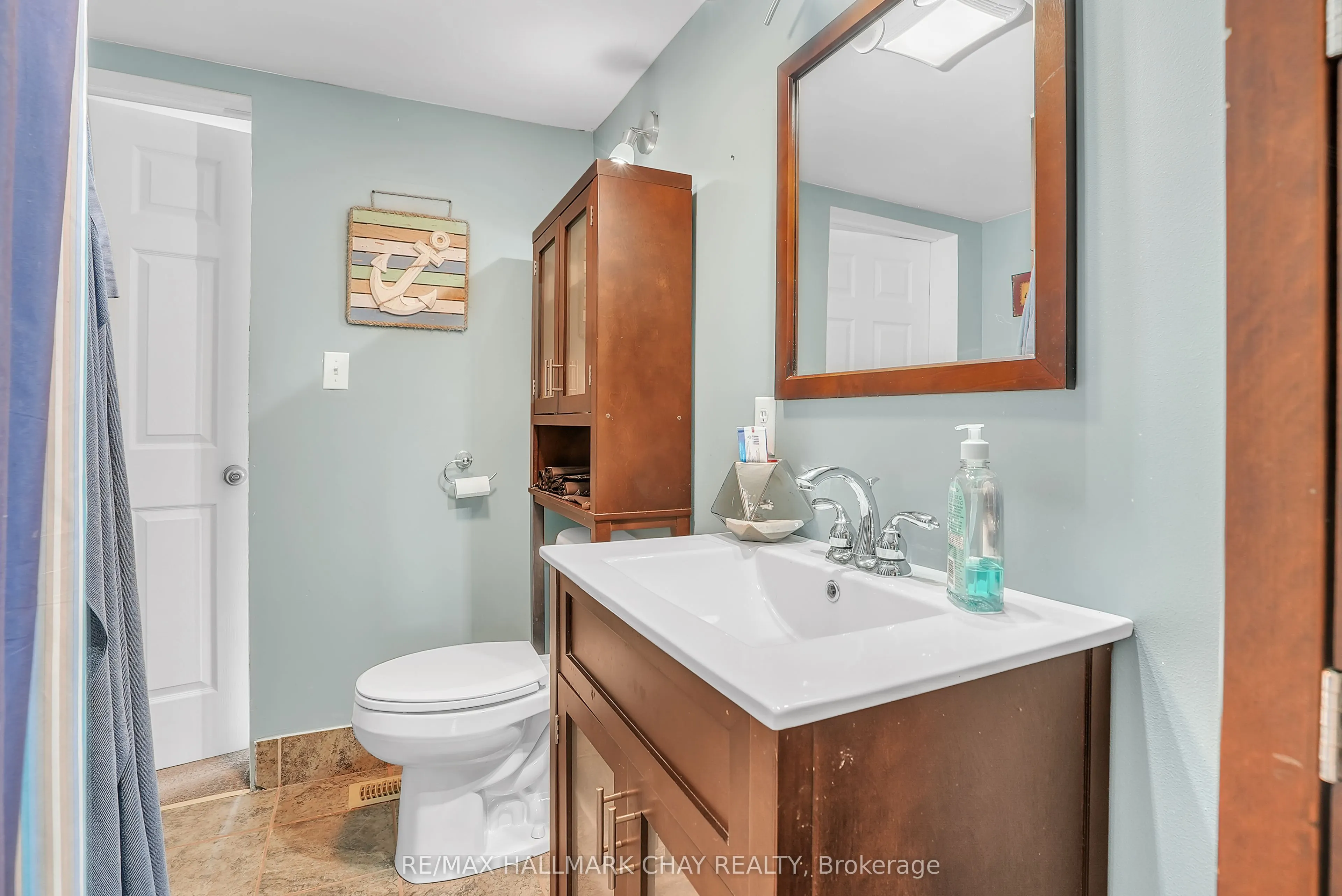 2533 Flos 3 Road W