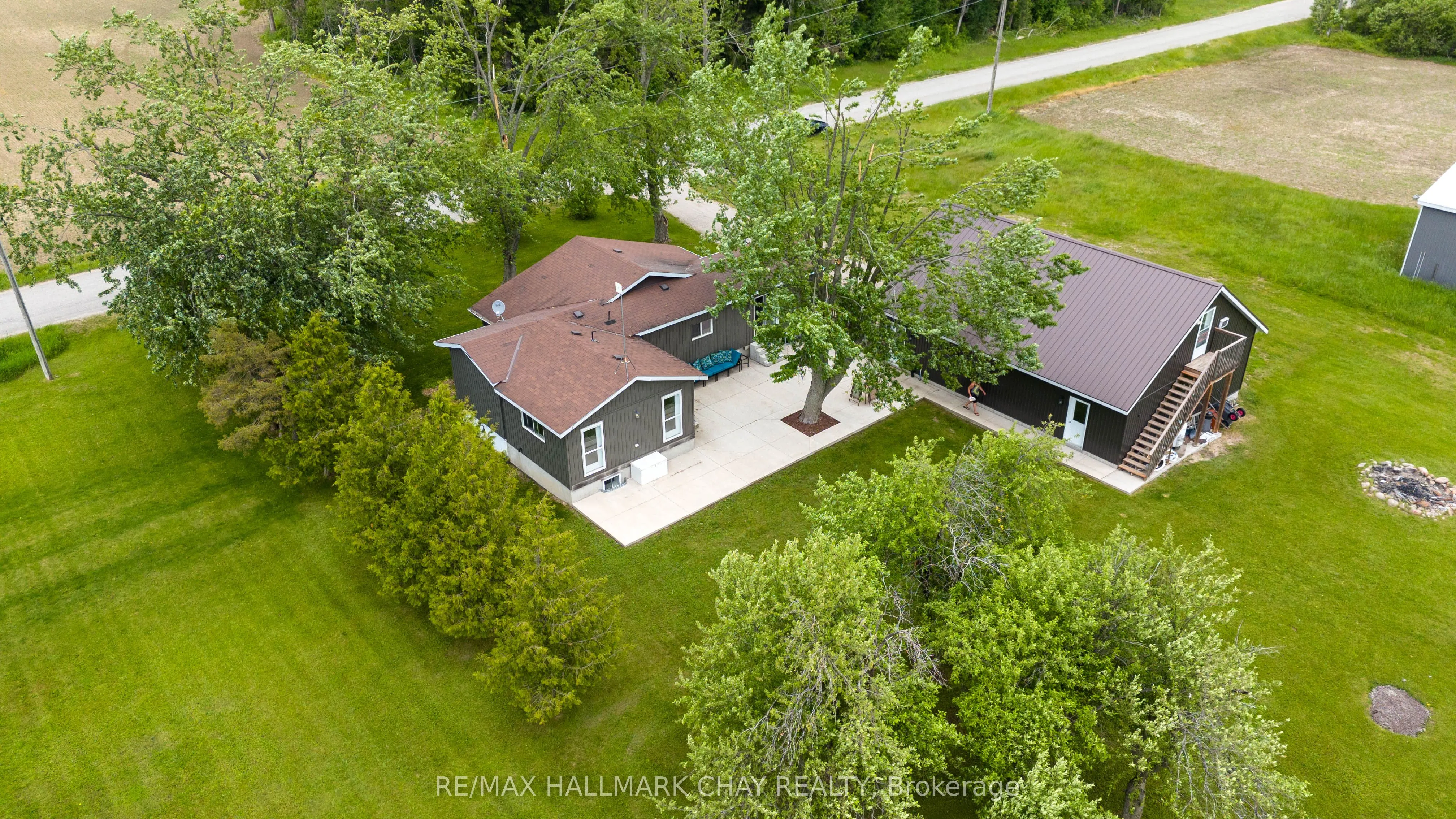 2533 Flos 3 Road W
