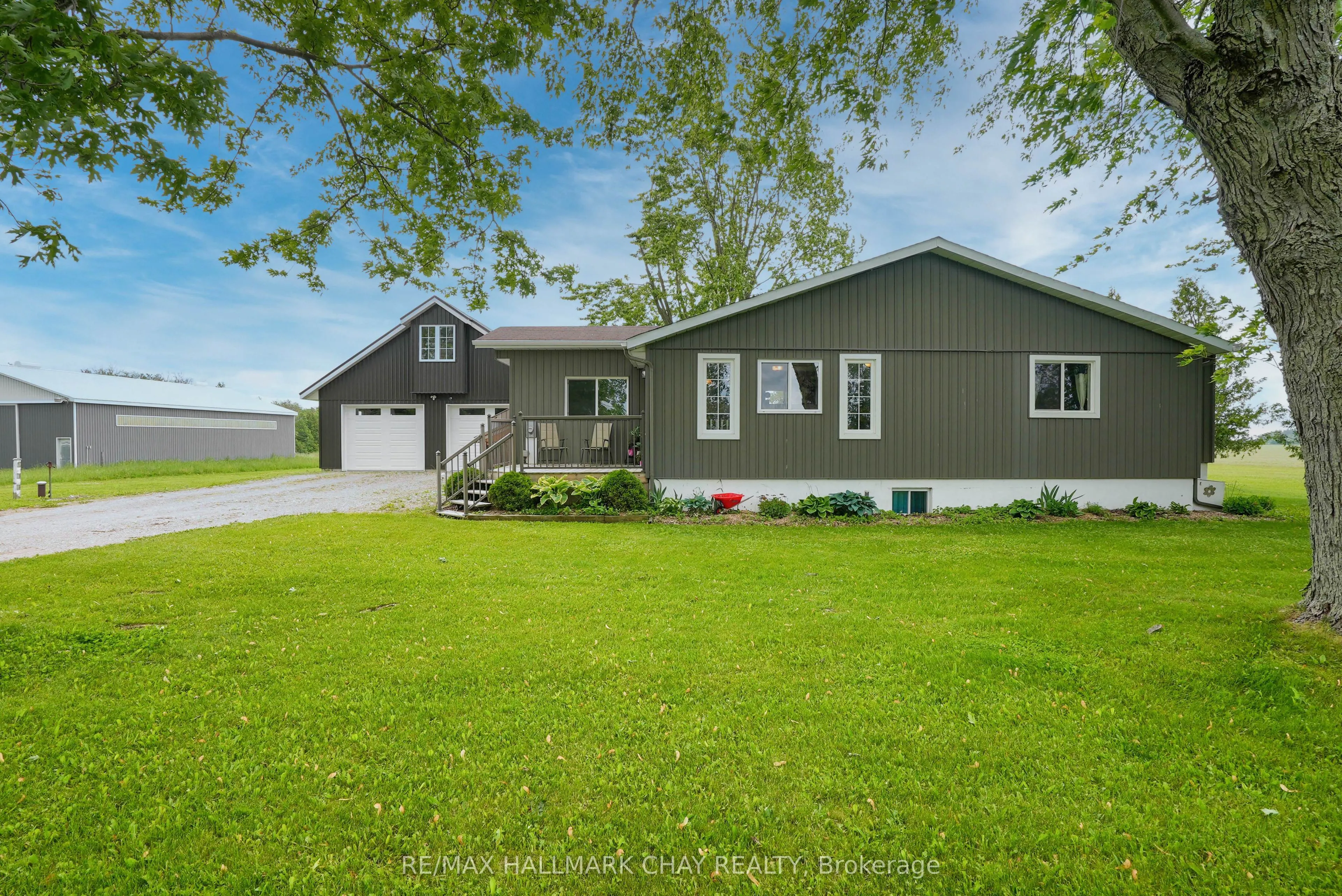 2533 Flos 3 Road W