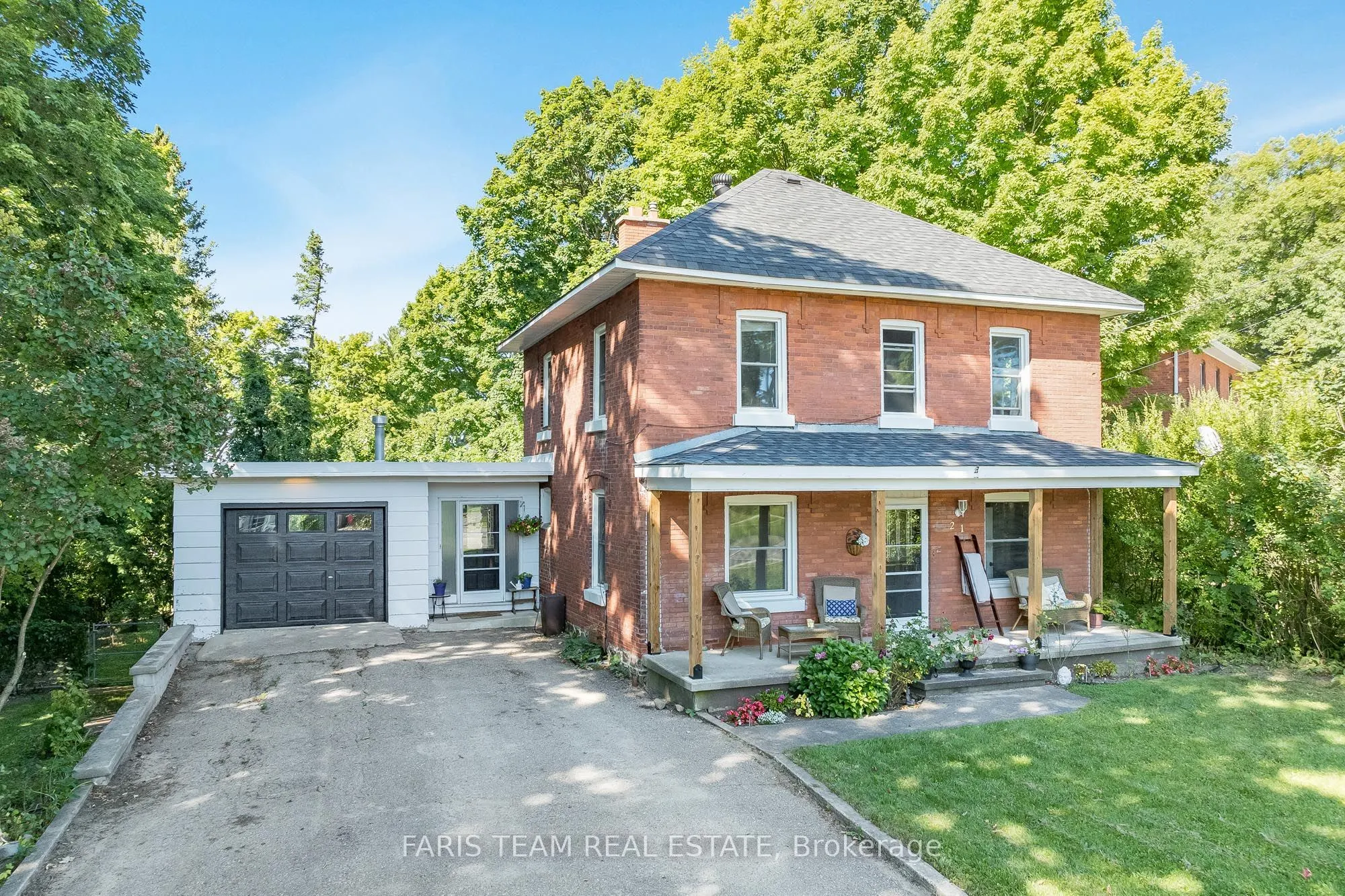 21 Robert Street E