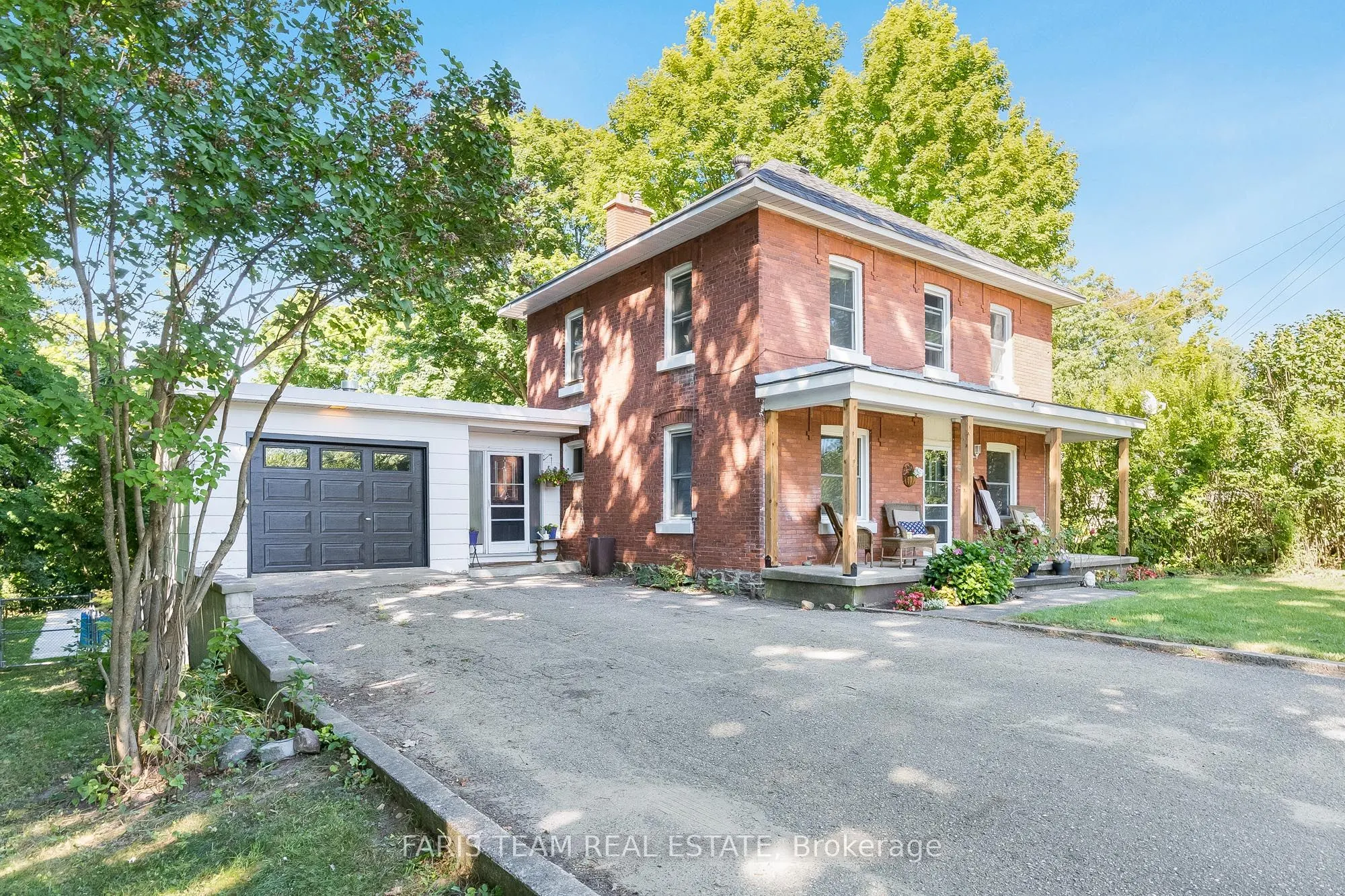 21 Robert Street E