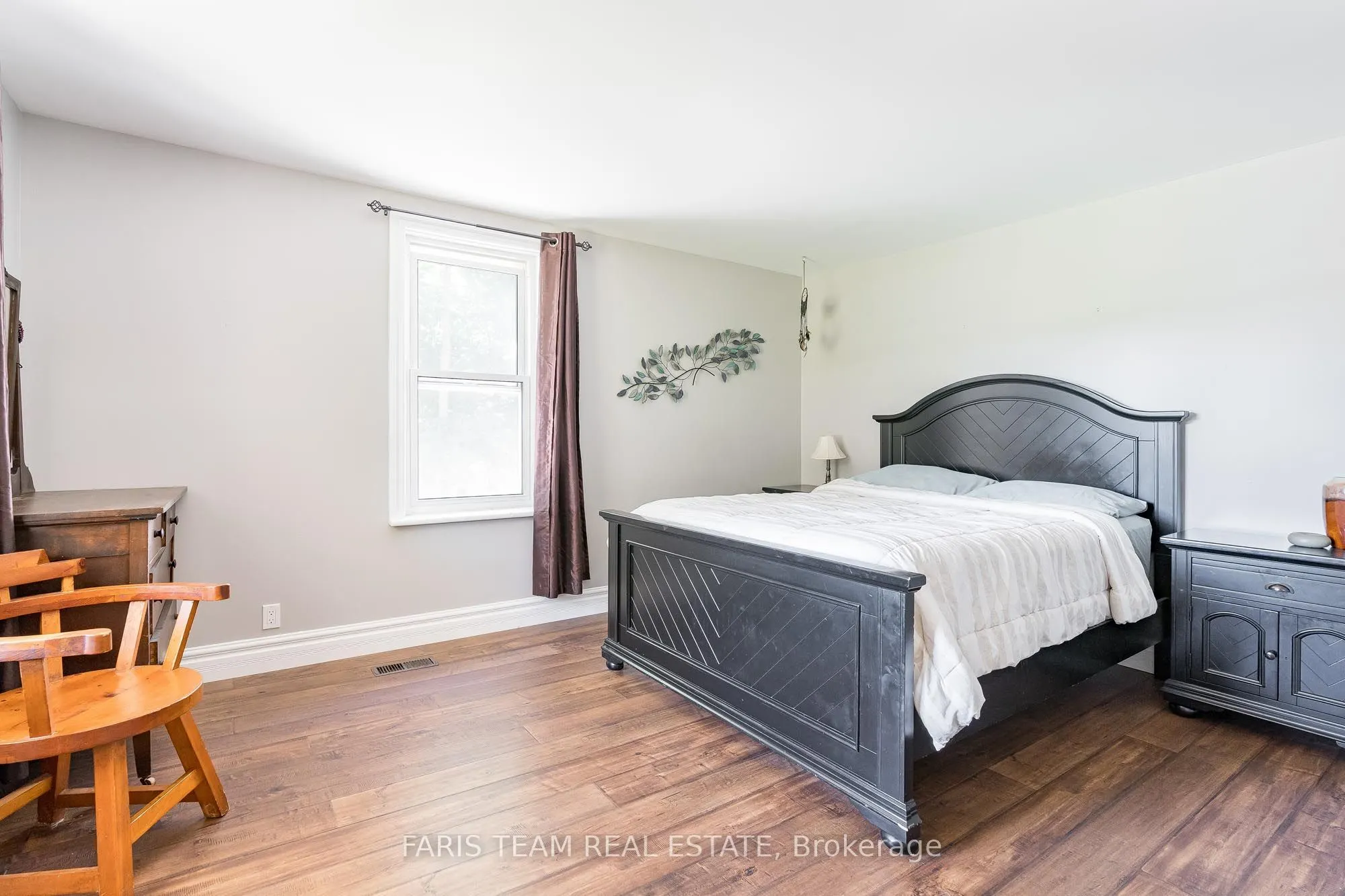 21 Robert Street E