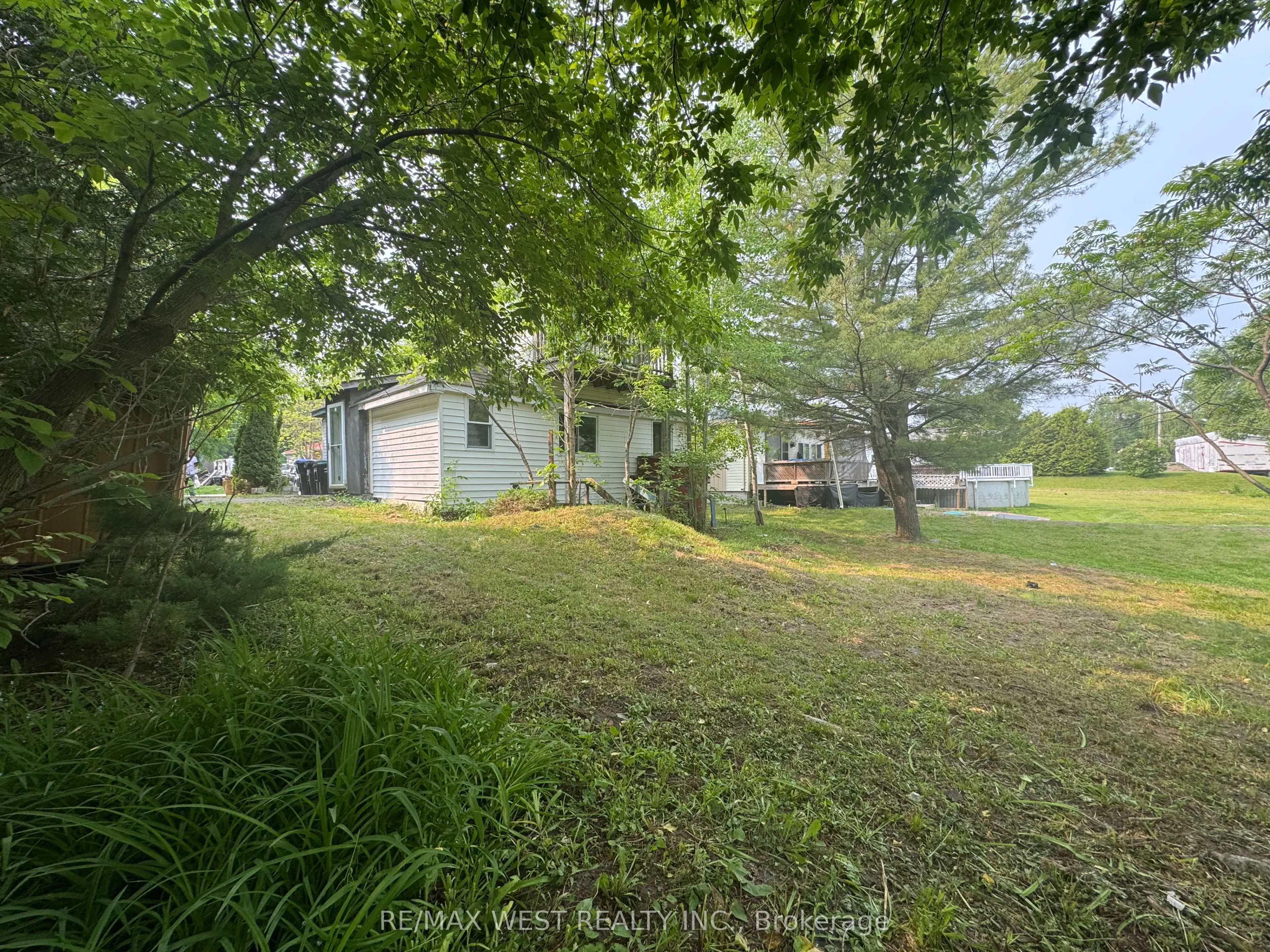 250 Kingfisher Avenue