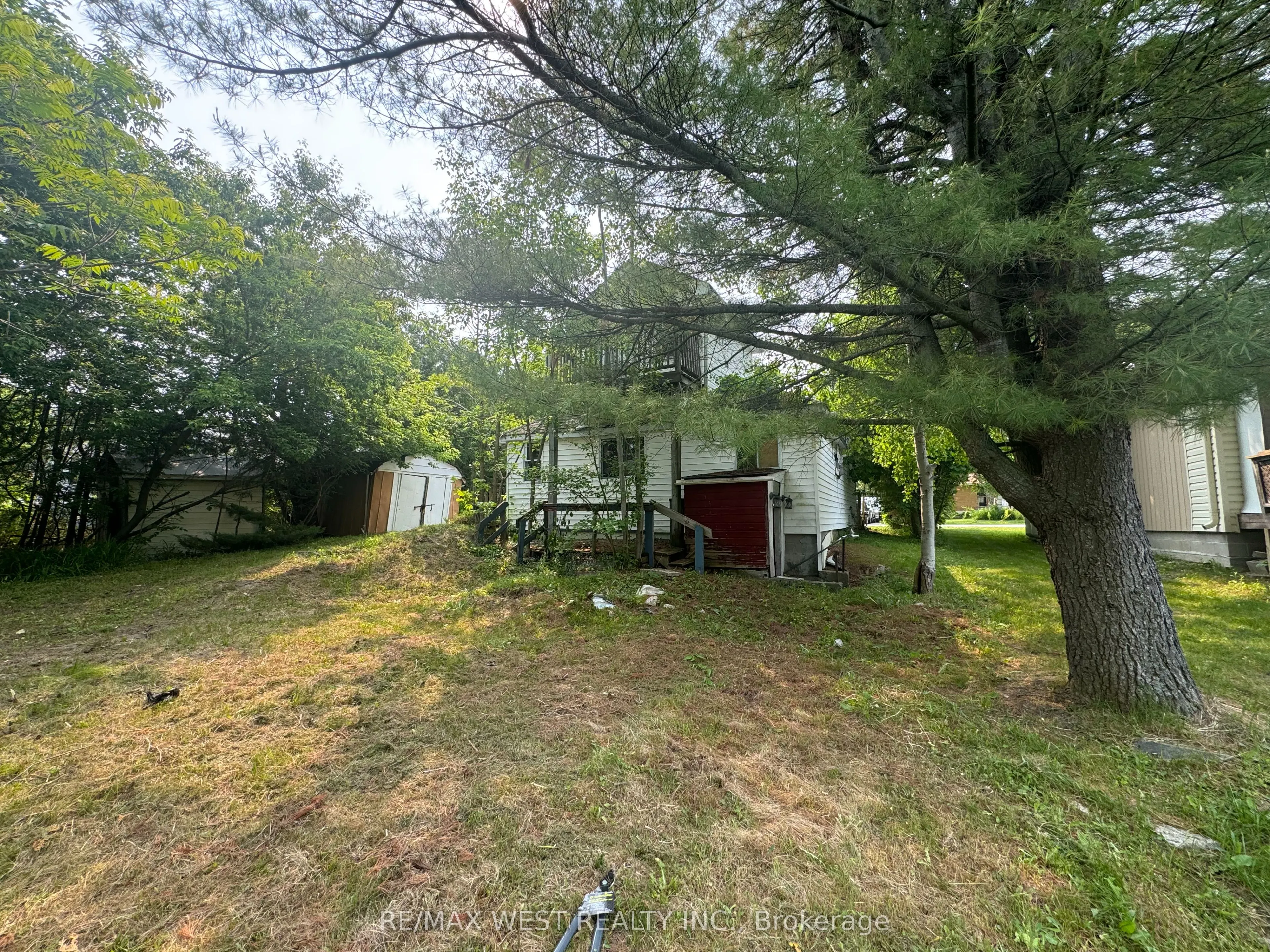 250 Kingfisher Avenue