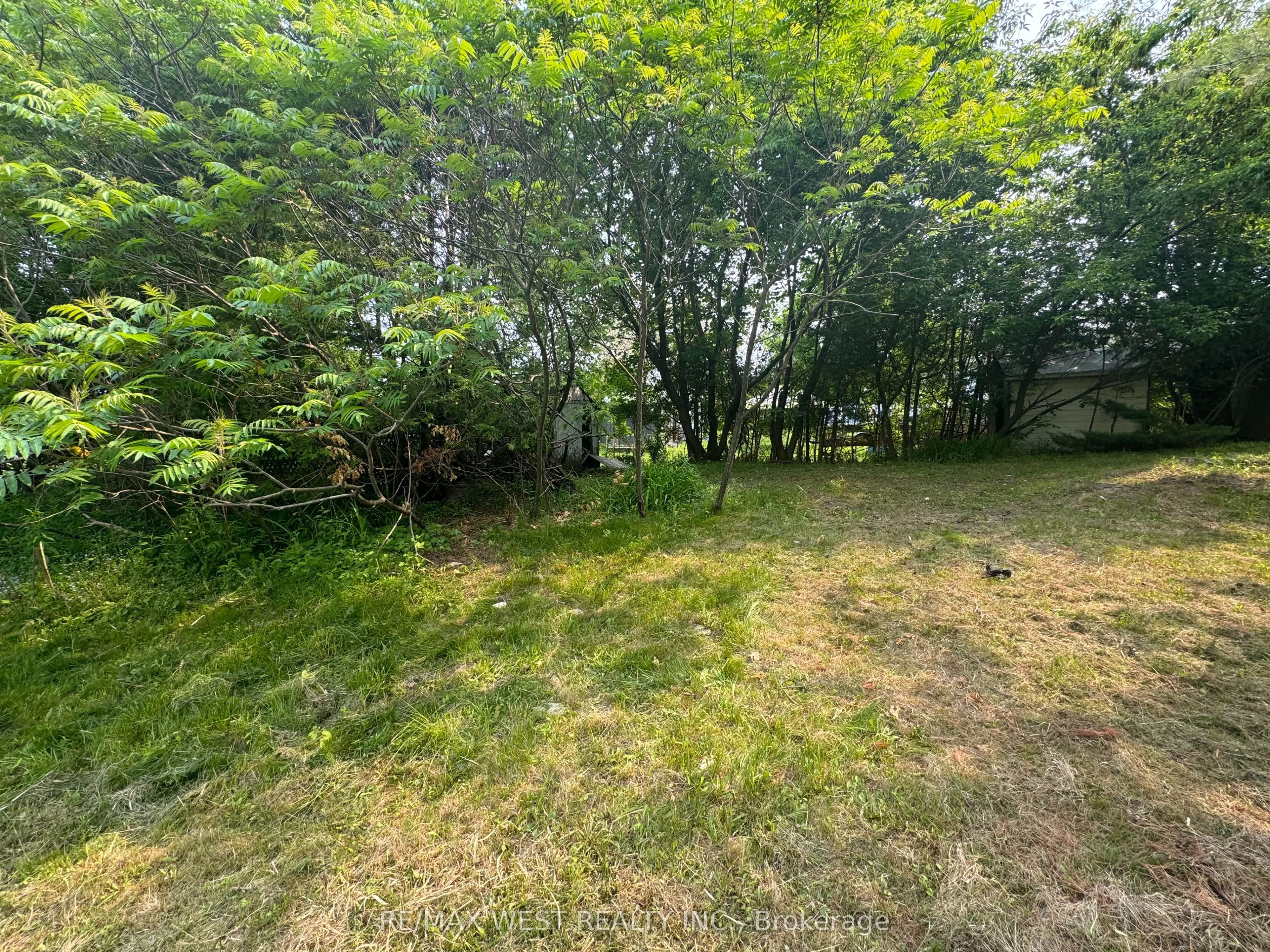 250 Kingfisher Avenue