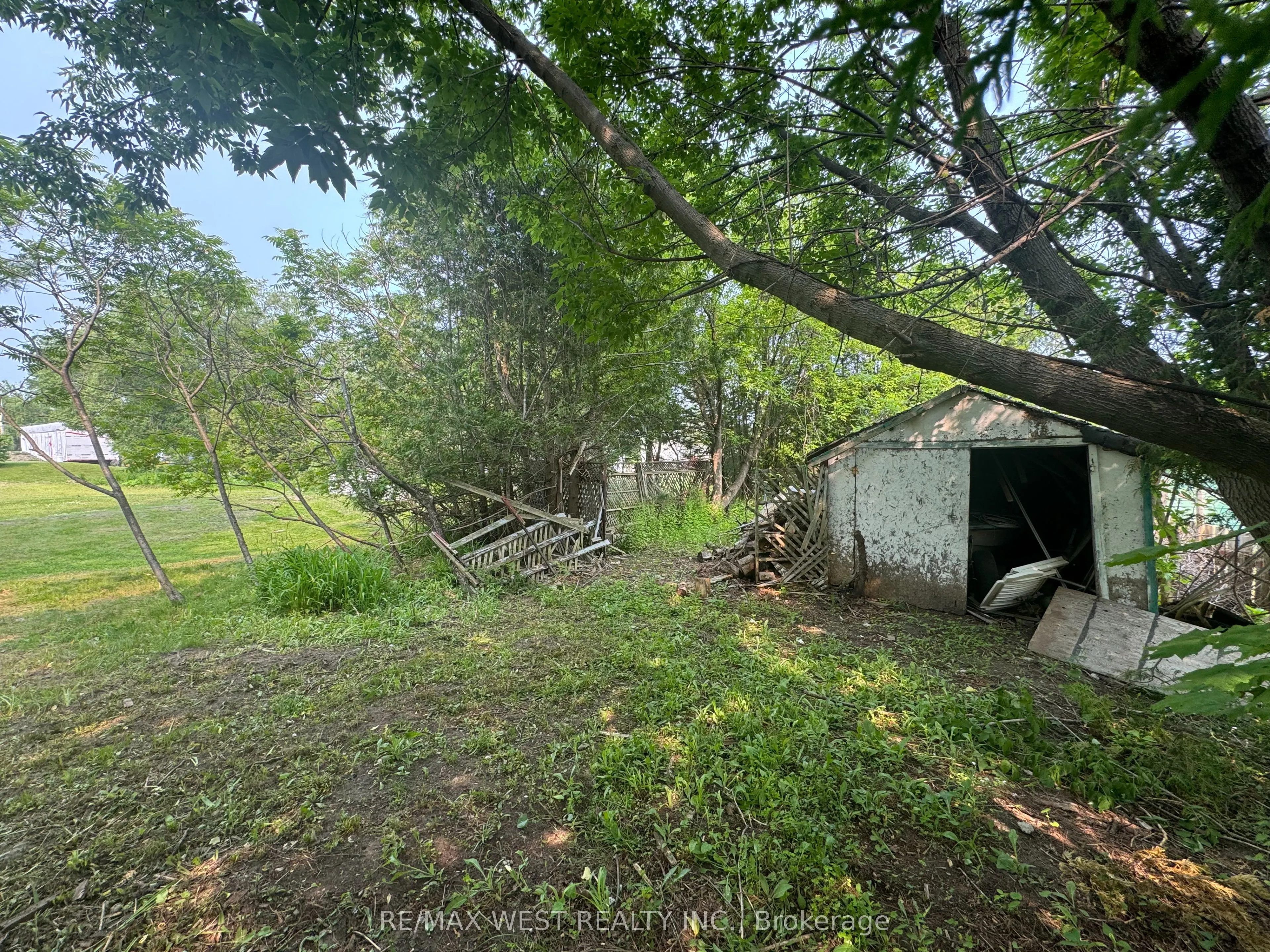 250 Kingfisher Avenue