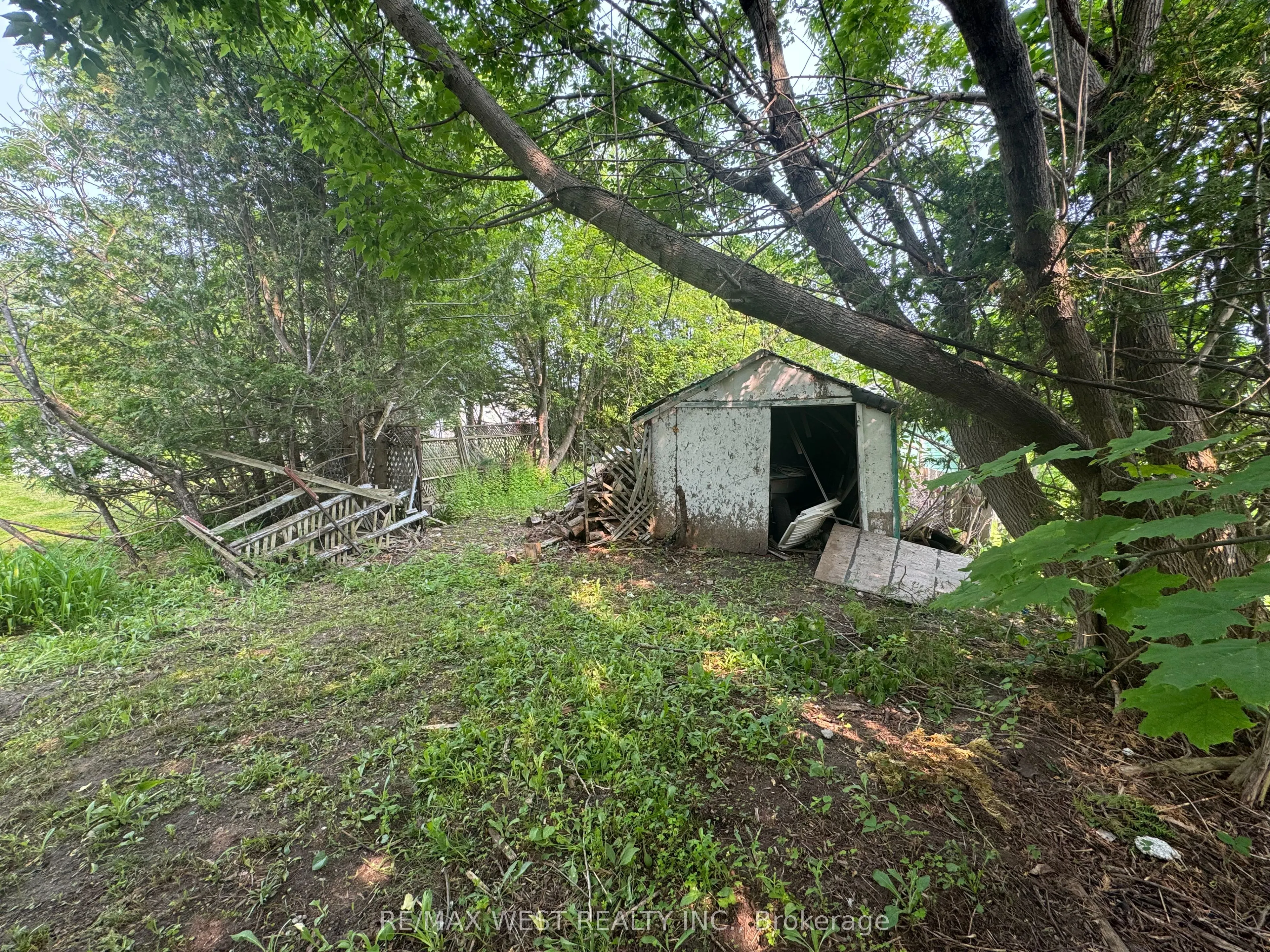 250 Kingfisher Avenue