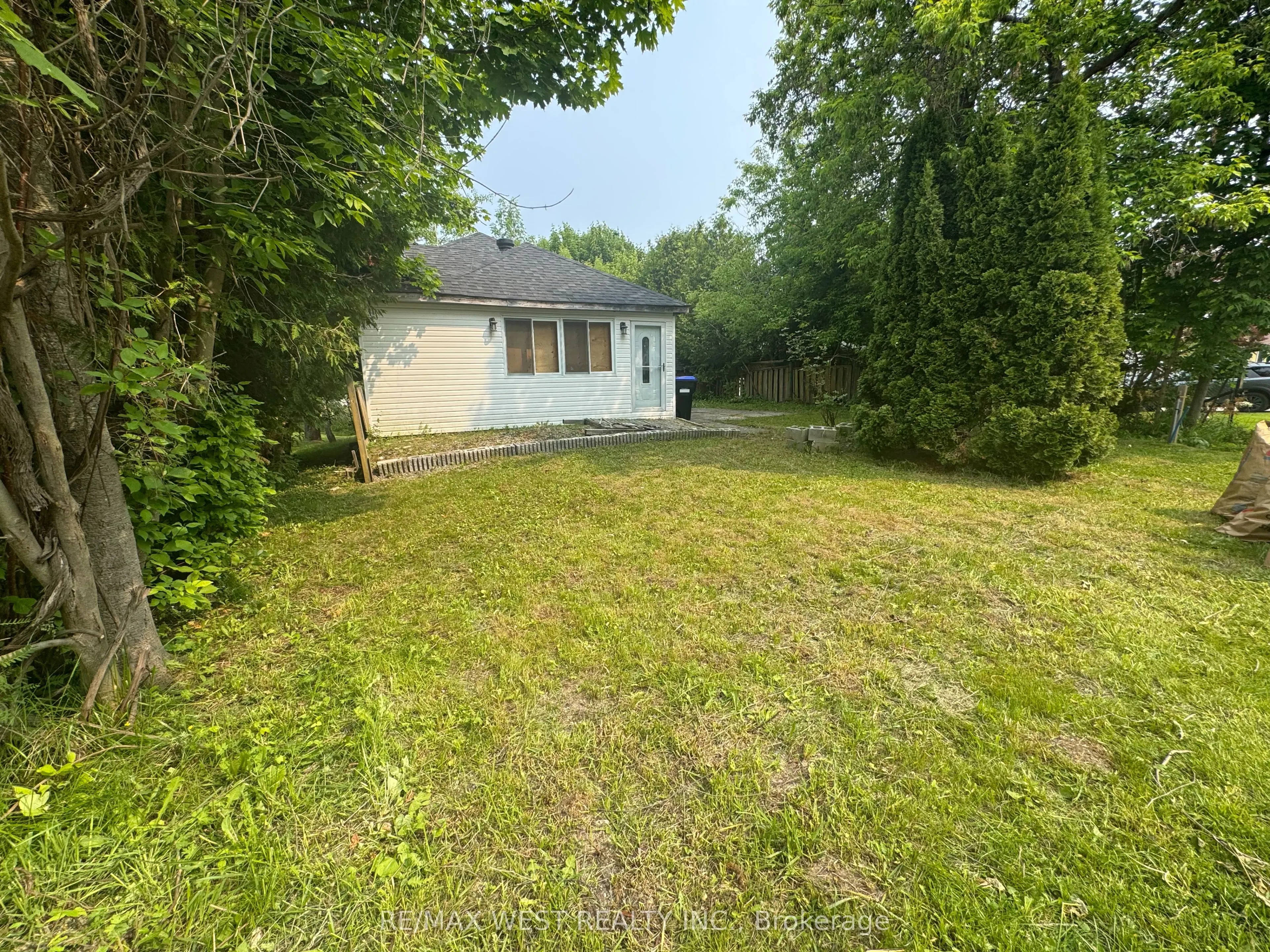 250 Kingfisher Avenue