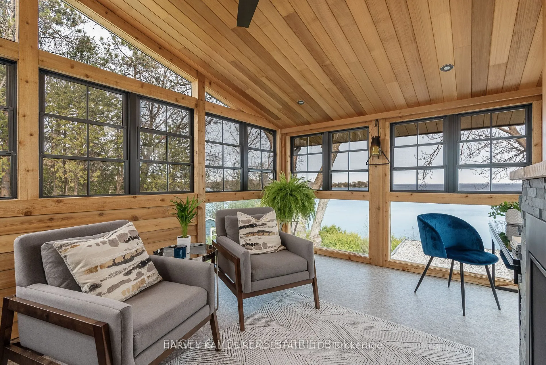 2369 Lakeshore Road E